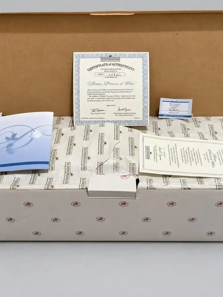 Princess Diana Porcelain Doll – Ashton-Drake Galleries with Box - photo 5