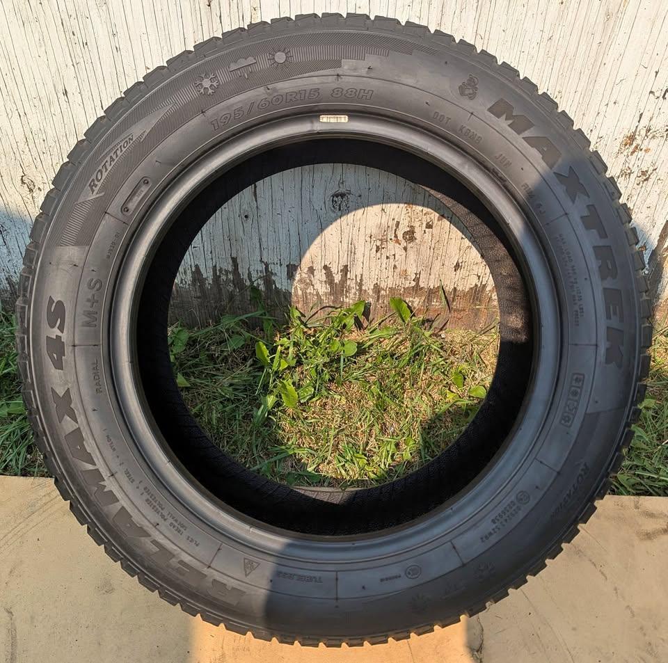 Maxtrek Relamax 4S 195/60R15 Tire