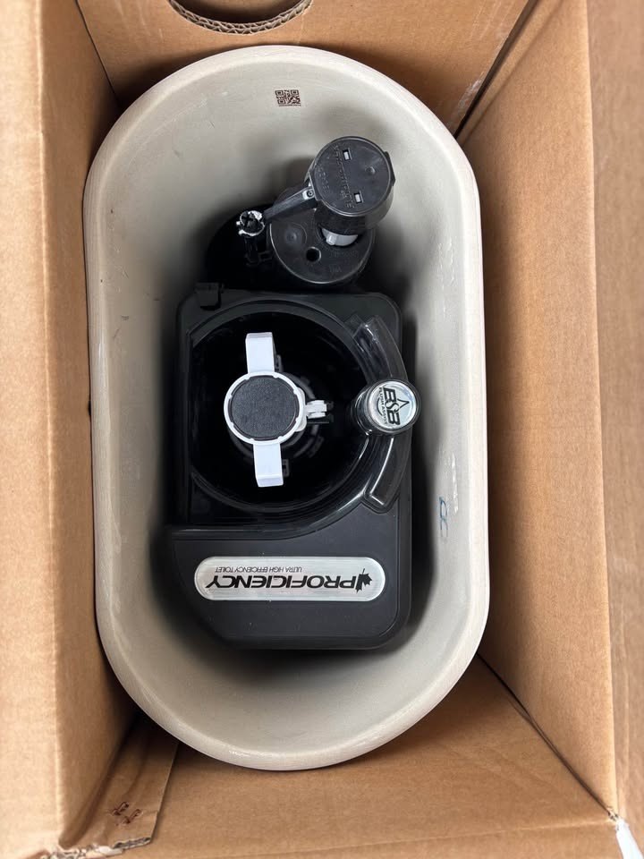 Hennessy & Hinchcliffe Toilet Tank Only – New, No Lid - photo 3