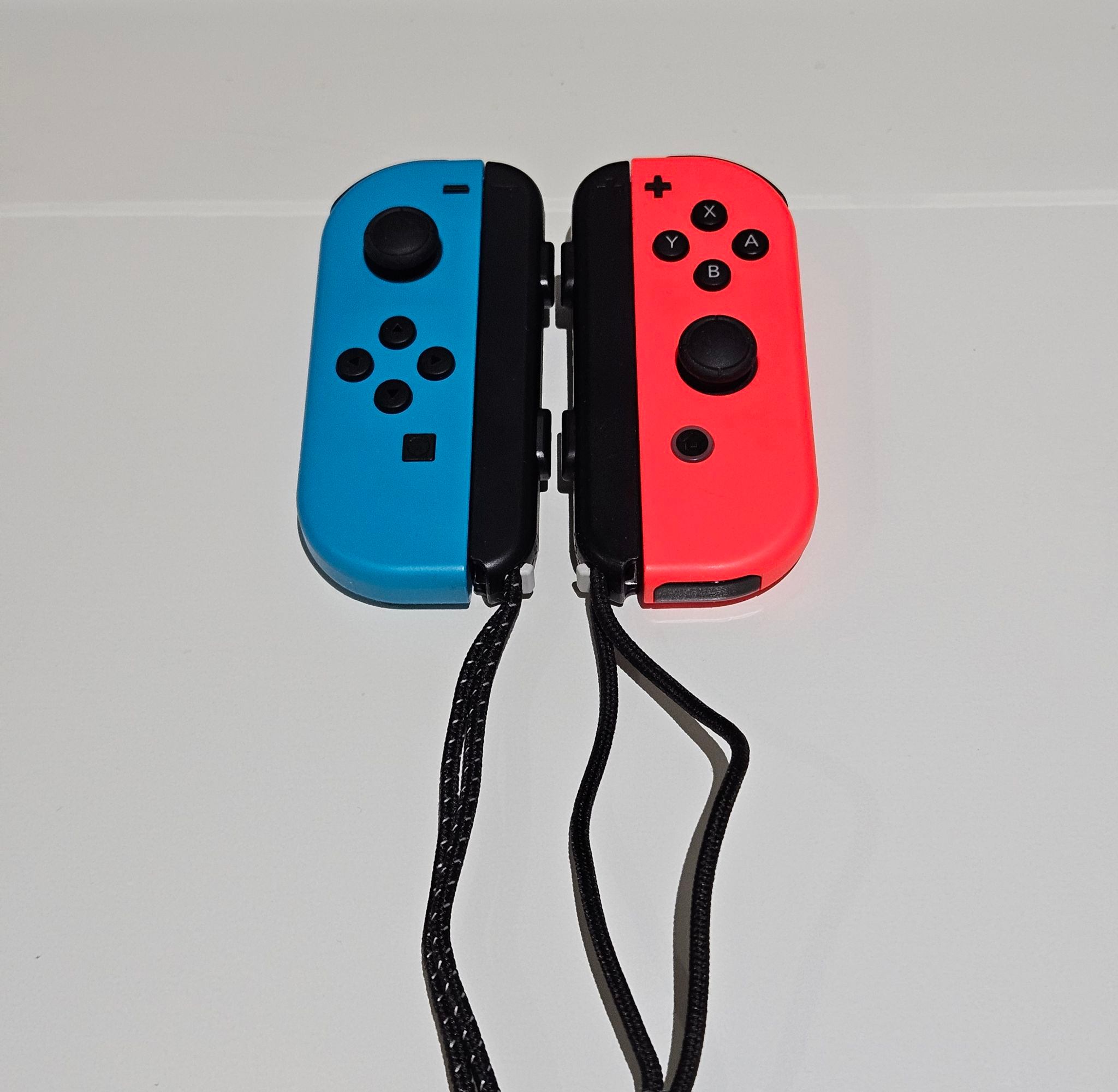 Nintendo Switch console + joysticks - photo 3