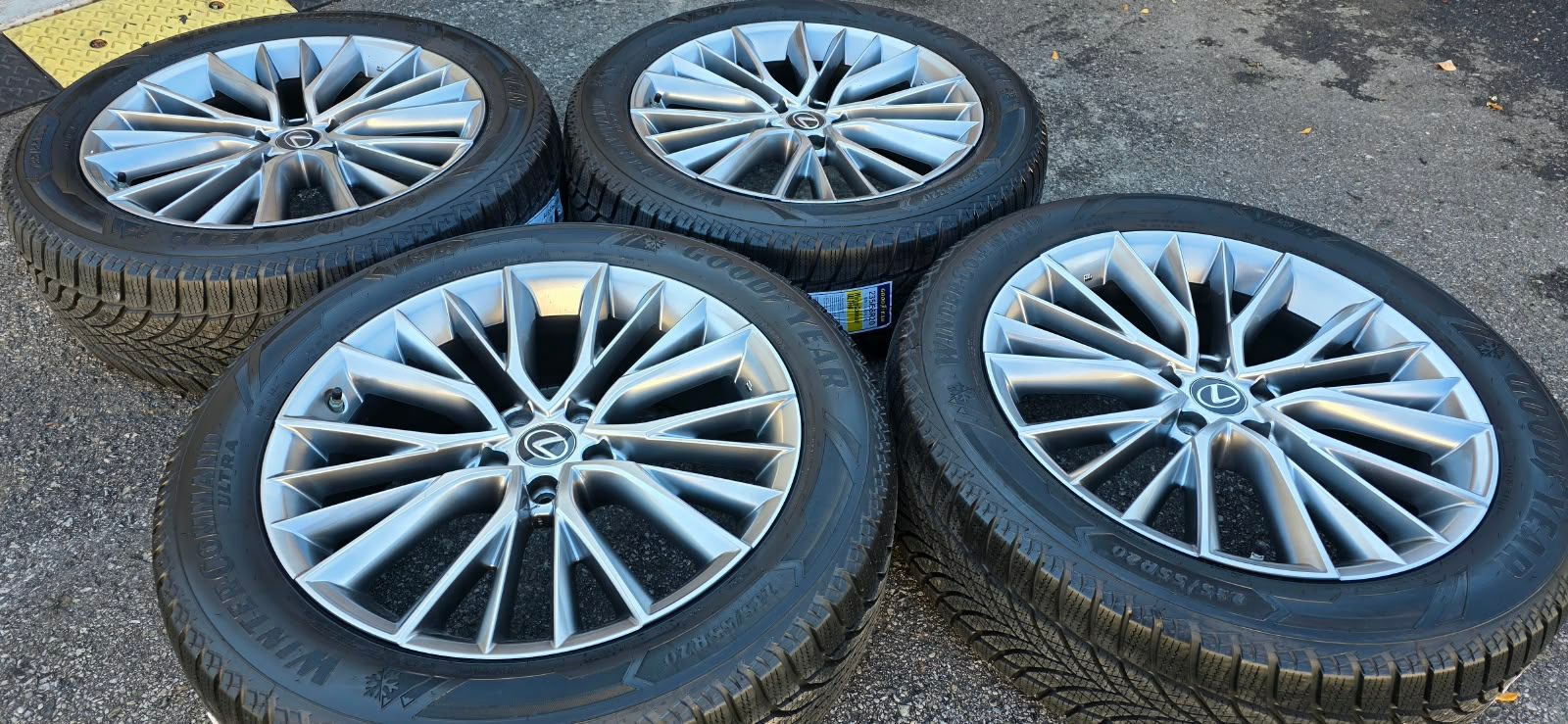 OEM 20”Lexus RX(5x114)+ NEW 235/55/R20 Goodyear snows +TPMS - photo 2