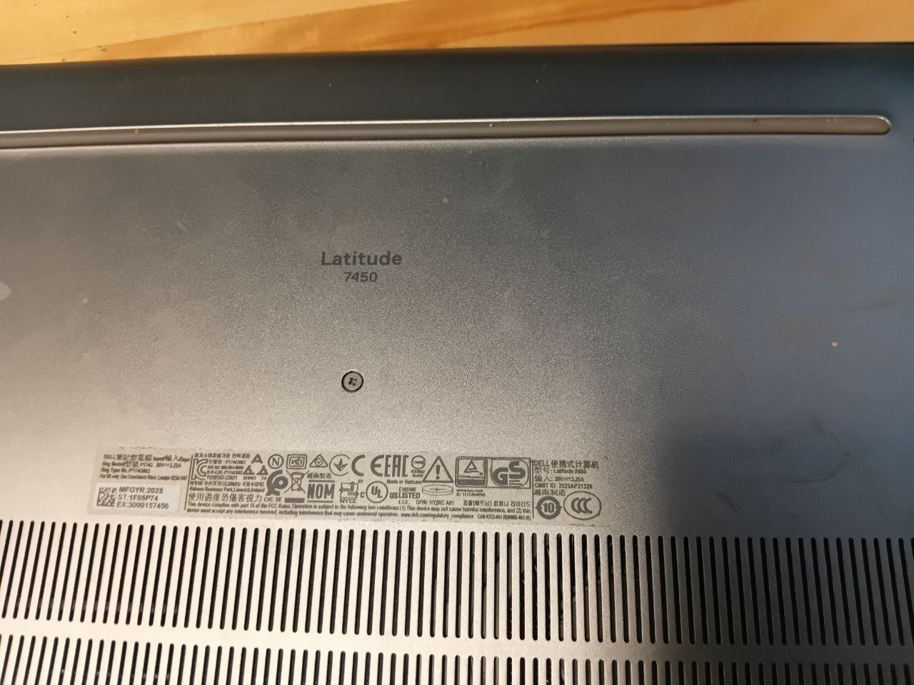 Dell Latitude 7450, 14-inch business laptop, manufactured 2025.