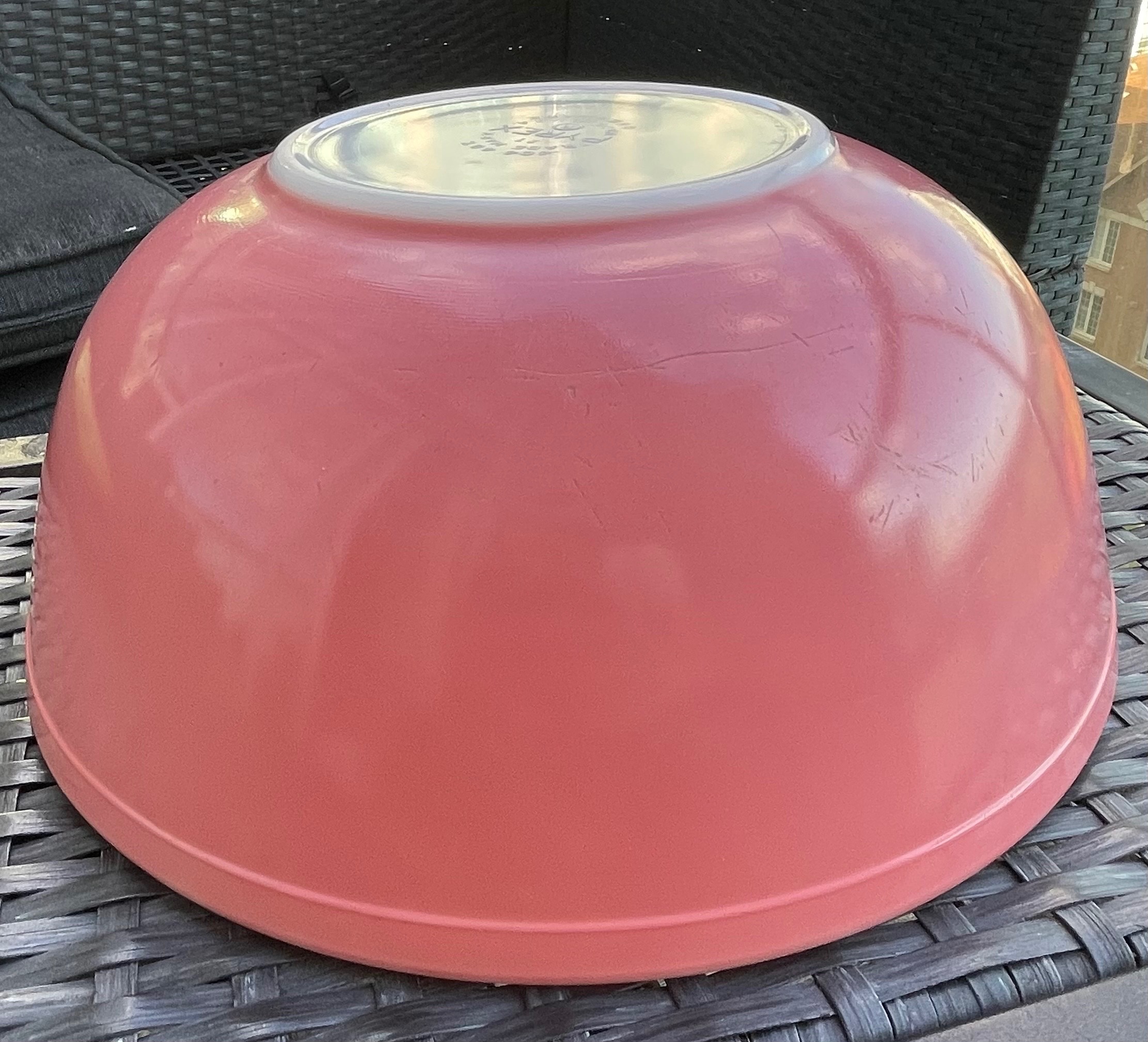 Vintage Flamingo Pink Pyrex Large 4-Quart Mixing Bowl (Coral) - photo 2