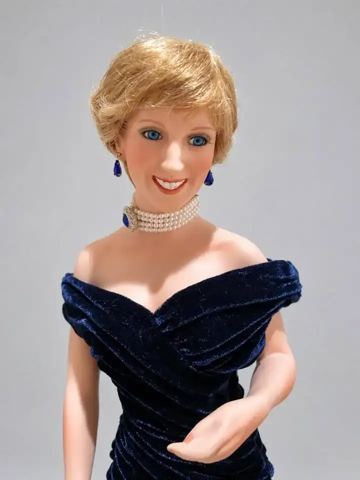 Princess Diana Porcelain Doll – Ashton-Drake Galleries with Box - photo 3