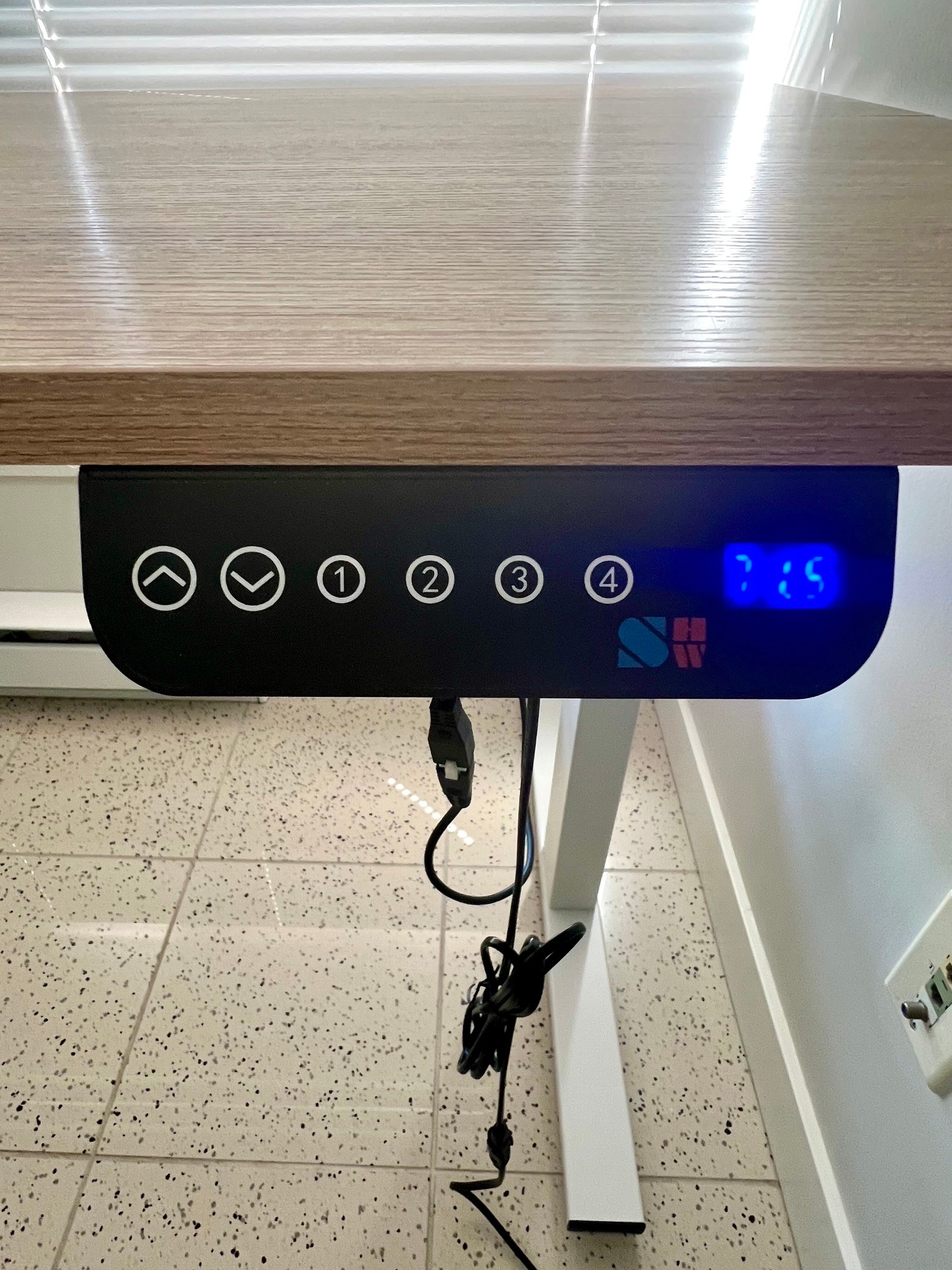 Large Electric Height Adjustable Standing Desk – Modern Style - photo 5