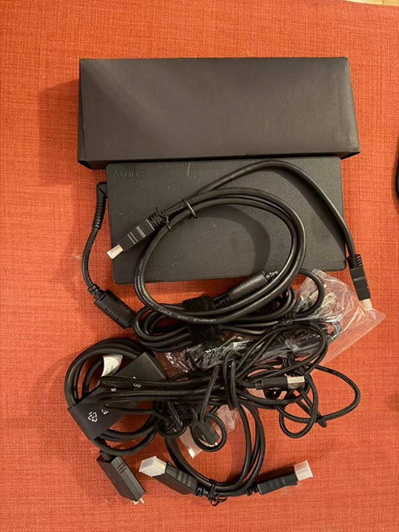 Lenovo ThinkPad Universal Thunderbolt 4 Dock 40B0