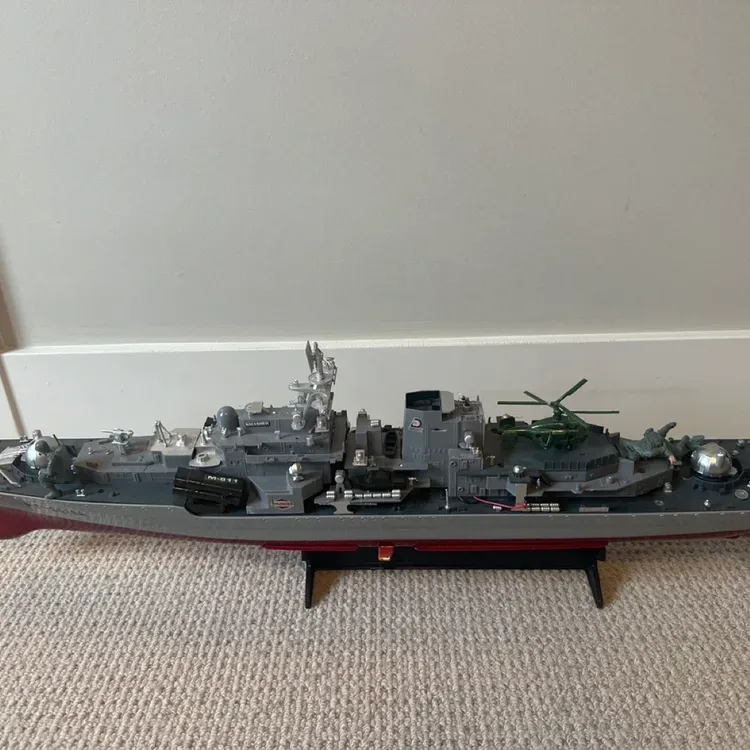 Model Warship M-811 with Helicopter and Figures
