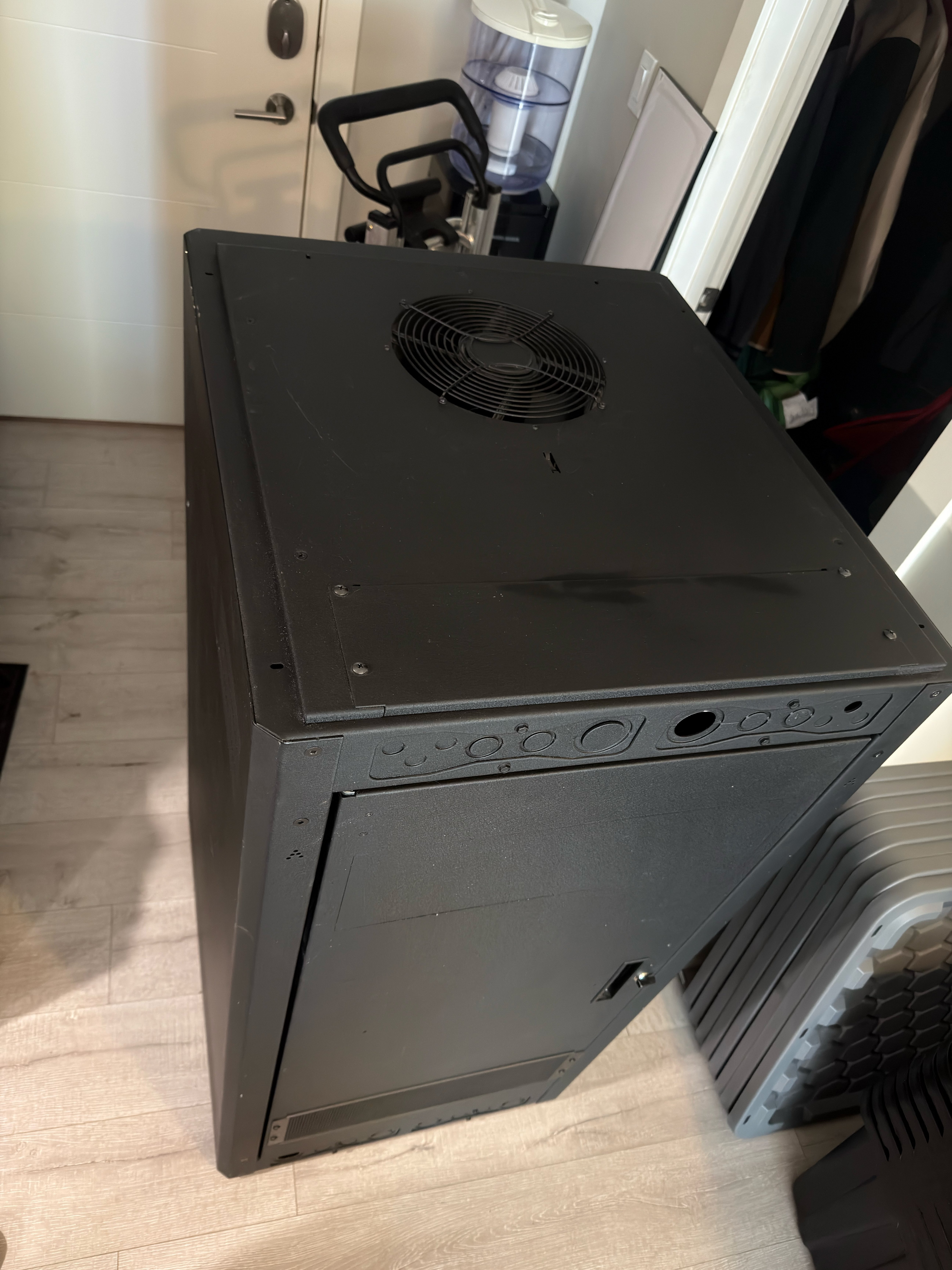 Middle Atlantic 24U rack + fan top, PDU & MikroTik router - photo 3