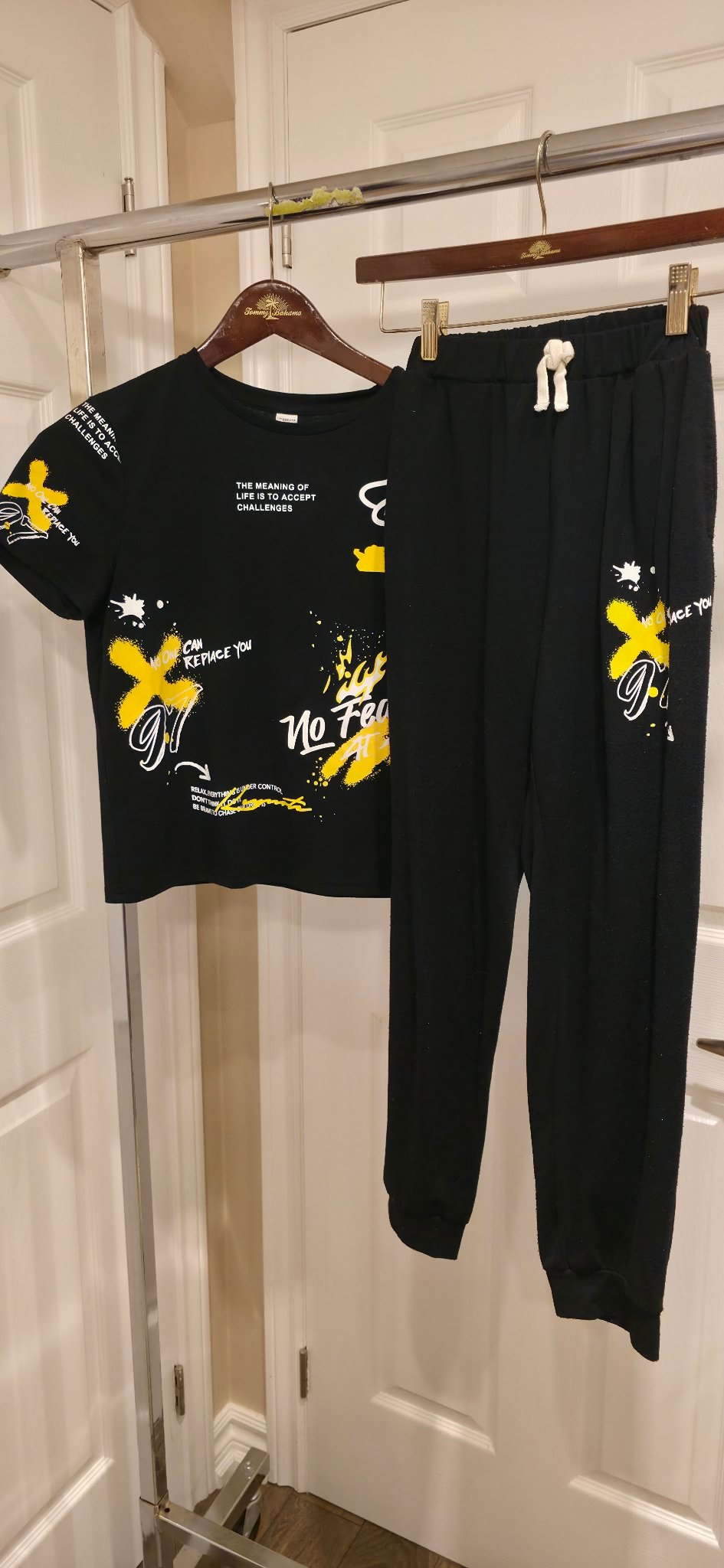 Kids SHEIN 2-piece set size 10Y, graphic tee and joggers