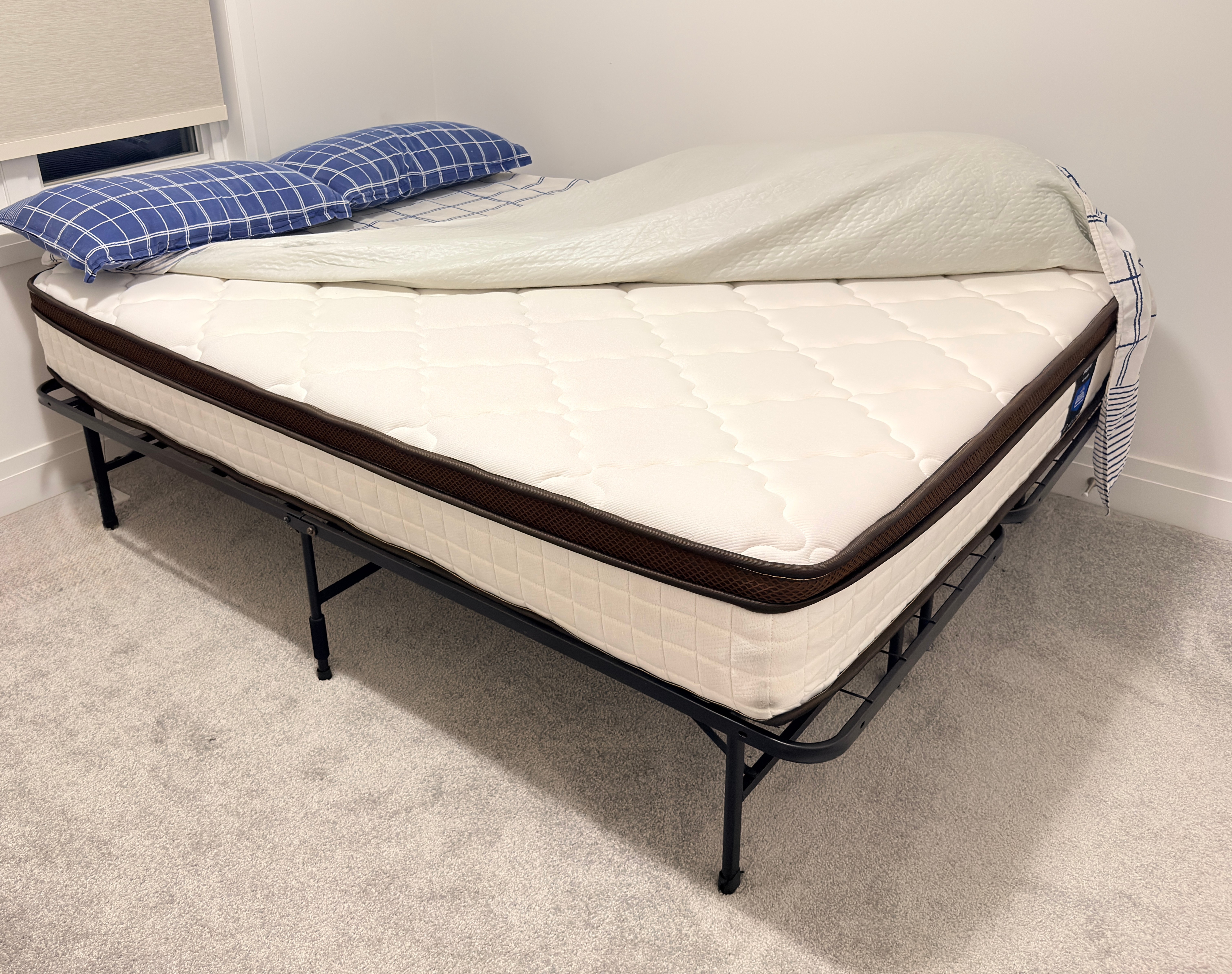 Full-size metal platform bed + mattress - photo 4