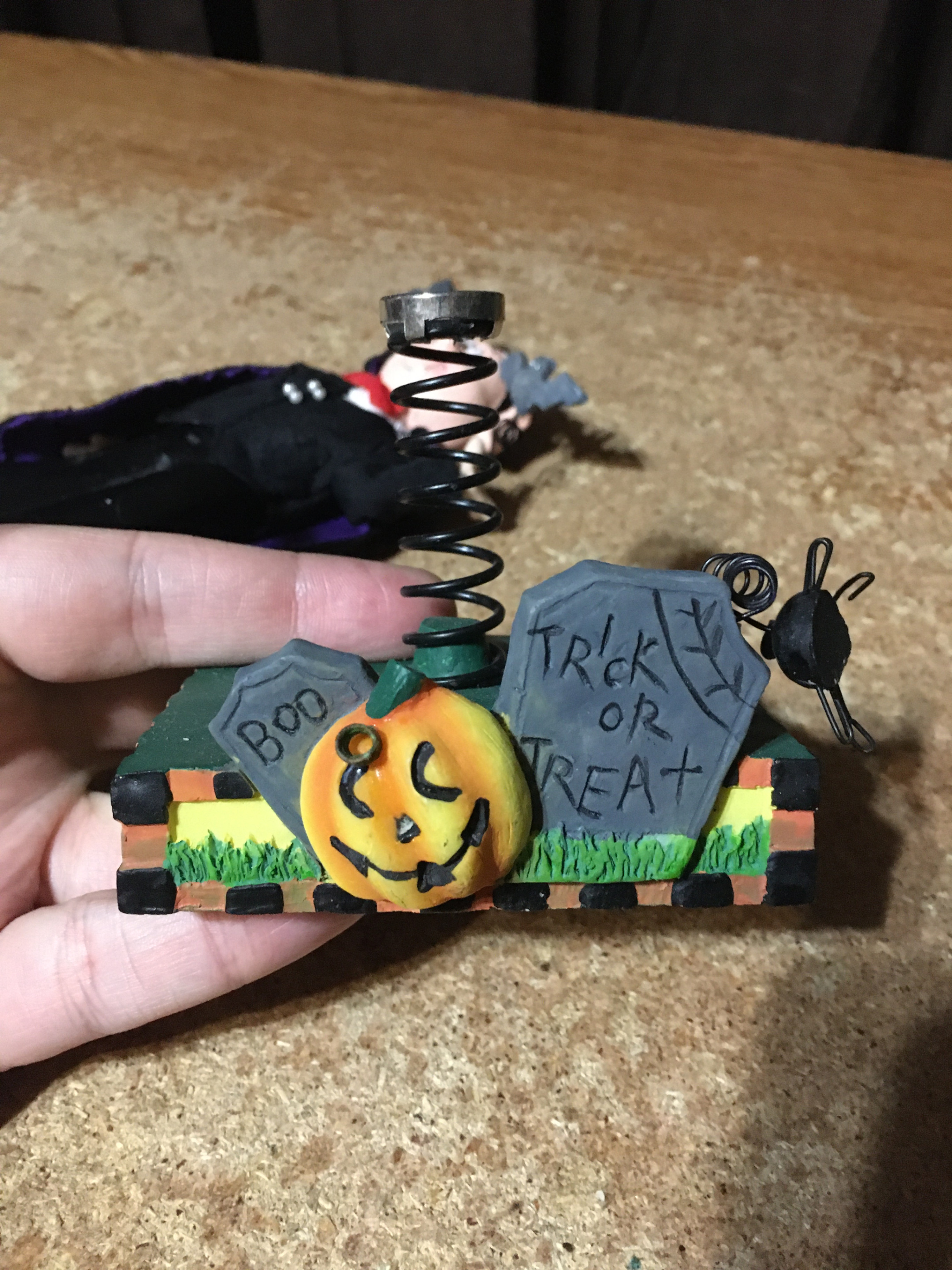 2002 AVON BOBBLE DRACULA VAMPIRE PUMPKIN BATS HALLOWEEN FIGURE - photo 4