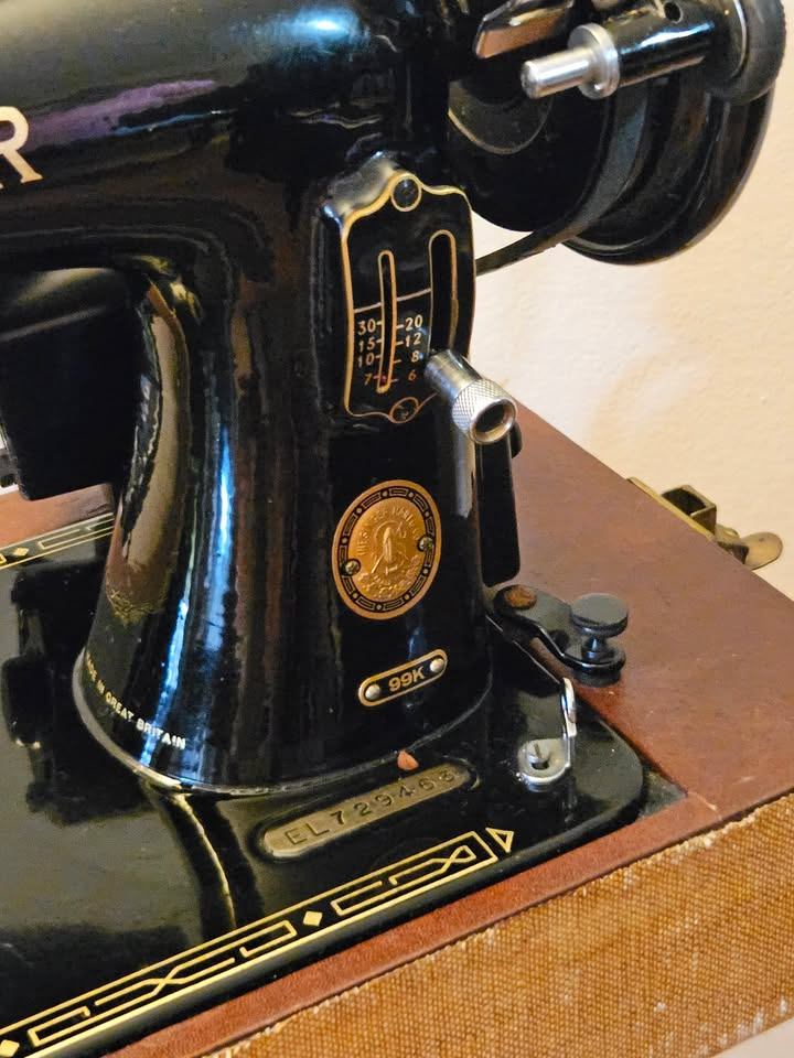 Vintage Singer 99K Sewing Machine - photo 2