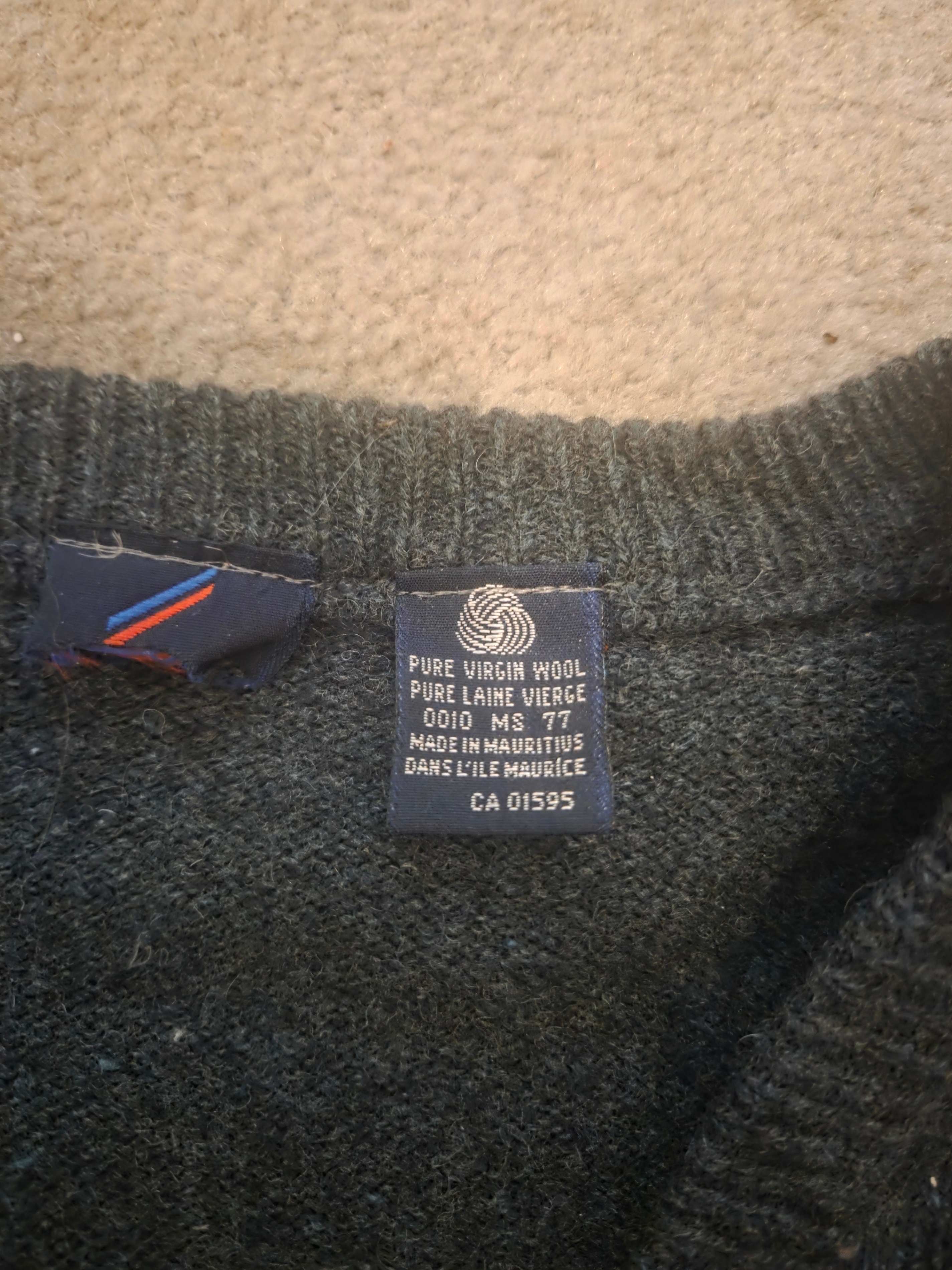Vintage 100% Pure Virgin Wool V-Neck Sweater Vest, Mens/Unisex - photo 2