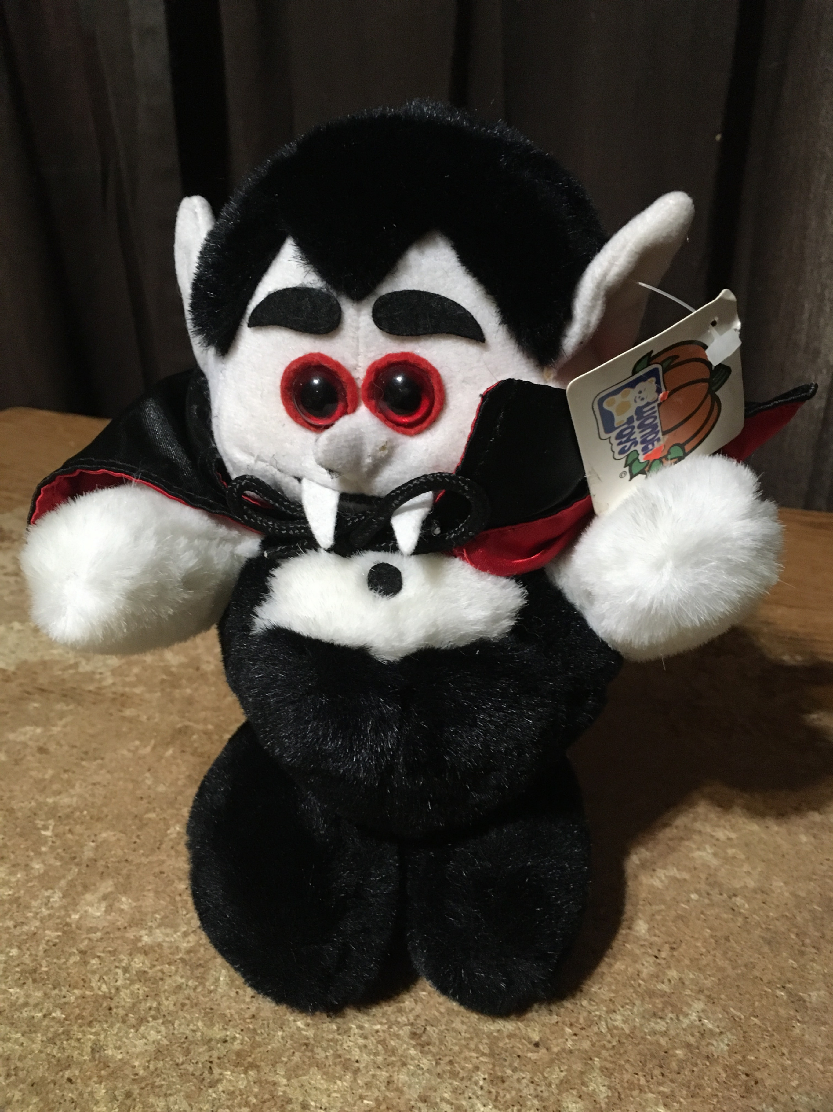 1988 WONDER TOYS COUNT DRACULA VAMPIRE PLUSH HALLOWEEN 9.5"