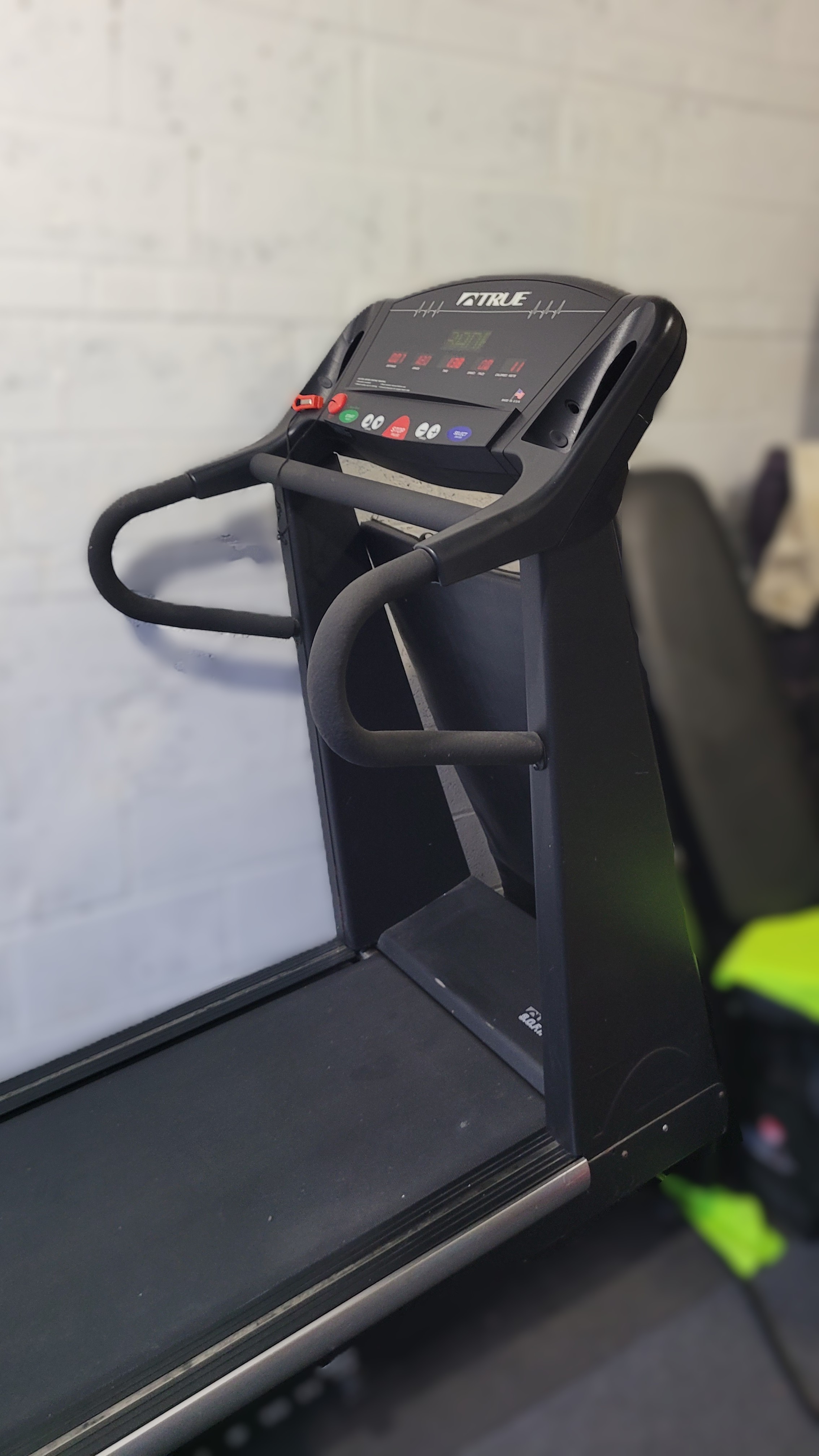 True Fitness 540 S.O.F.T Treadmill, club-quality, one owner - photo 5