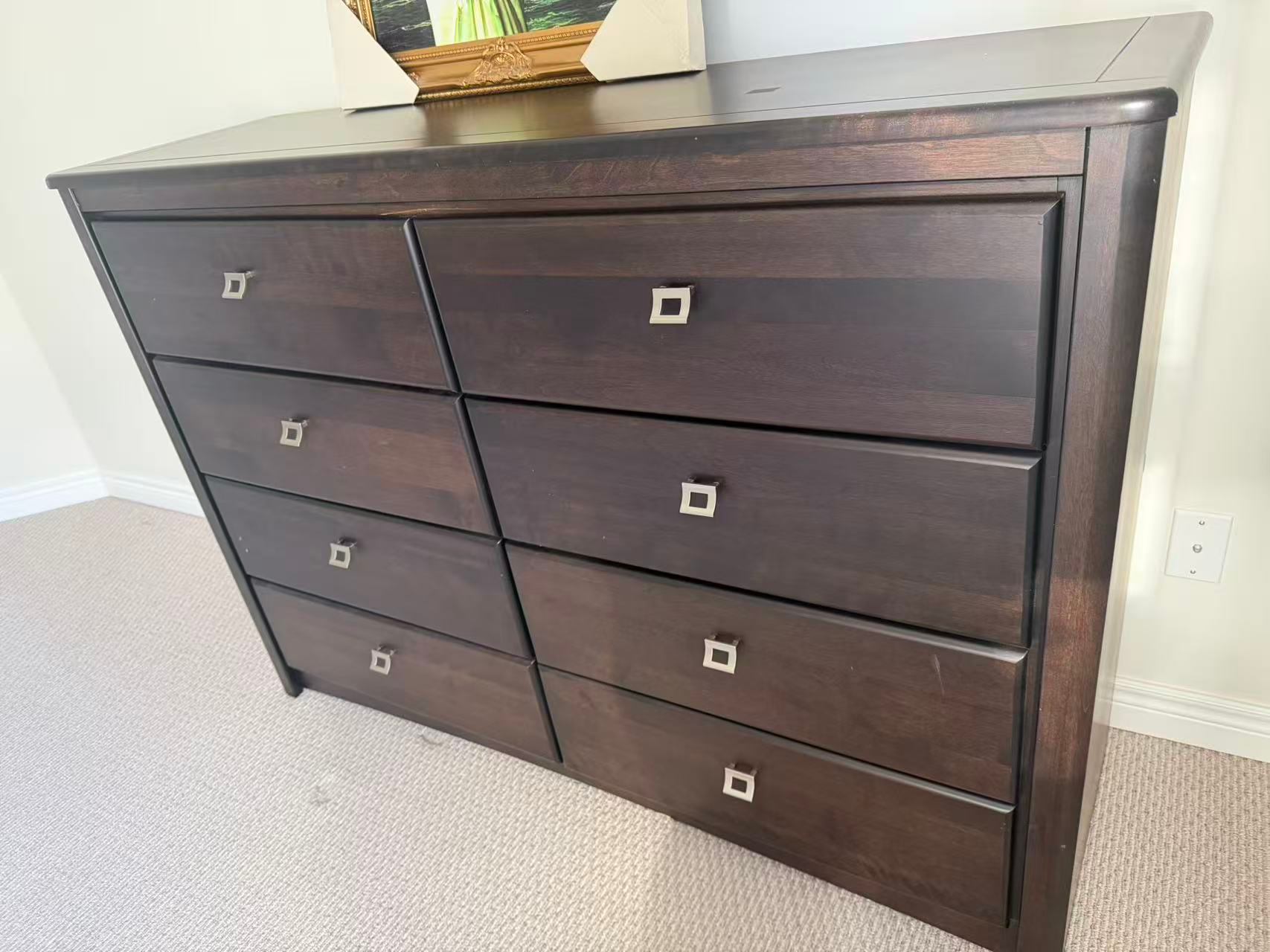 Solid Wood 8-Drawer Dresser
