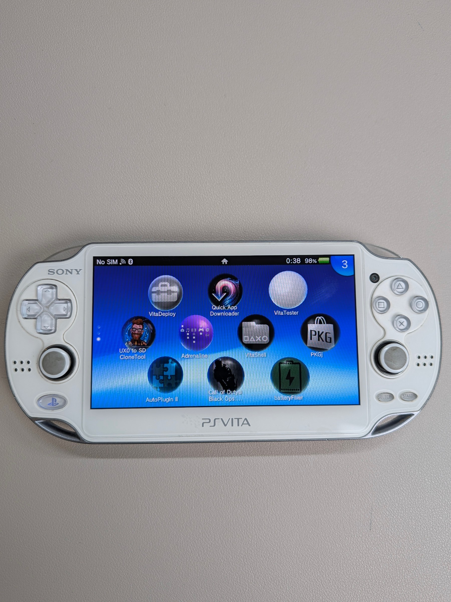 PS Vita 1000 White, Charger + 128GB Card