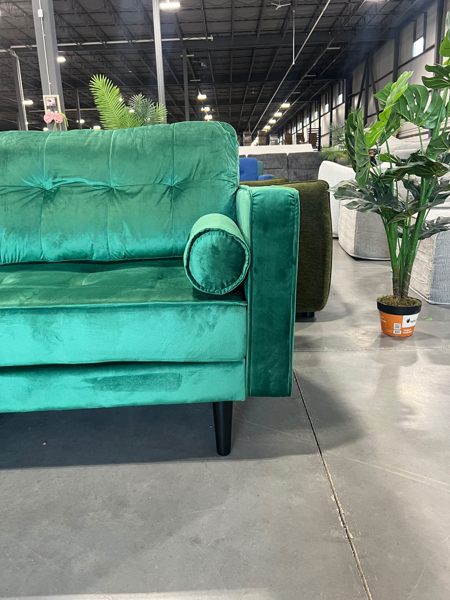 ✅ Brand new emerald green velvet sofa — $199 - photo 4