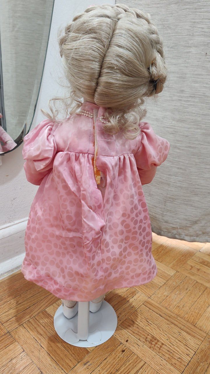 Rock Island Vintage Porcelain Collector Doll 18" Item 12024 - photo 3