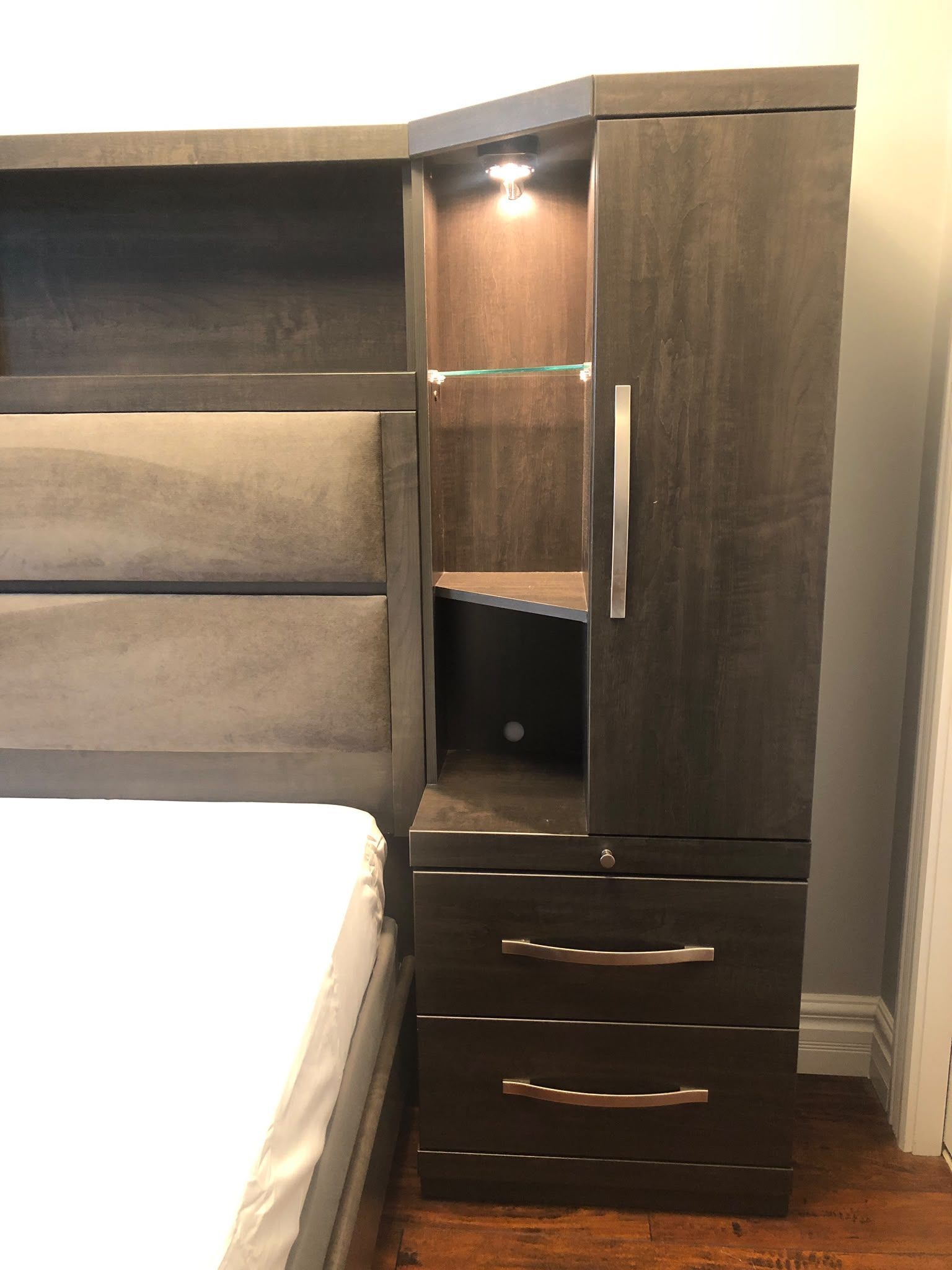 Queen Bed set with Tower Side Tables/Cabinets/Shelf - photo 5