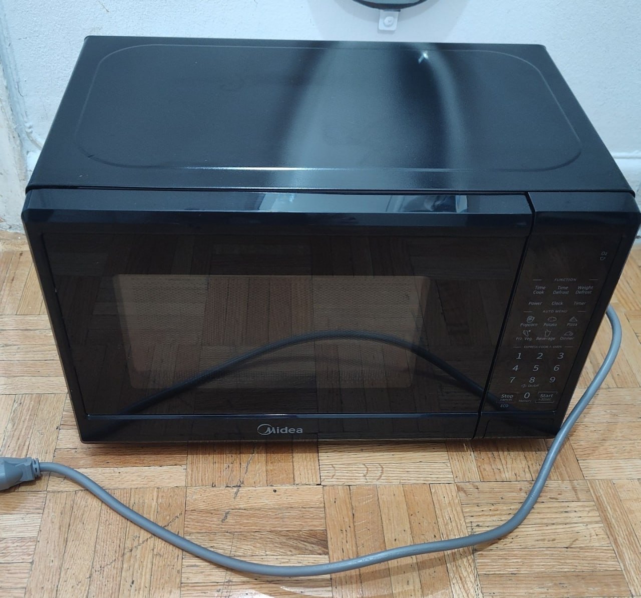 Midea 0.9 Cu. Ft. Countertop Microwave Oven, 900W Compact - photo 2
