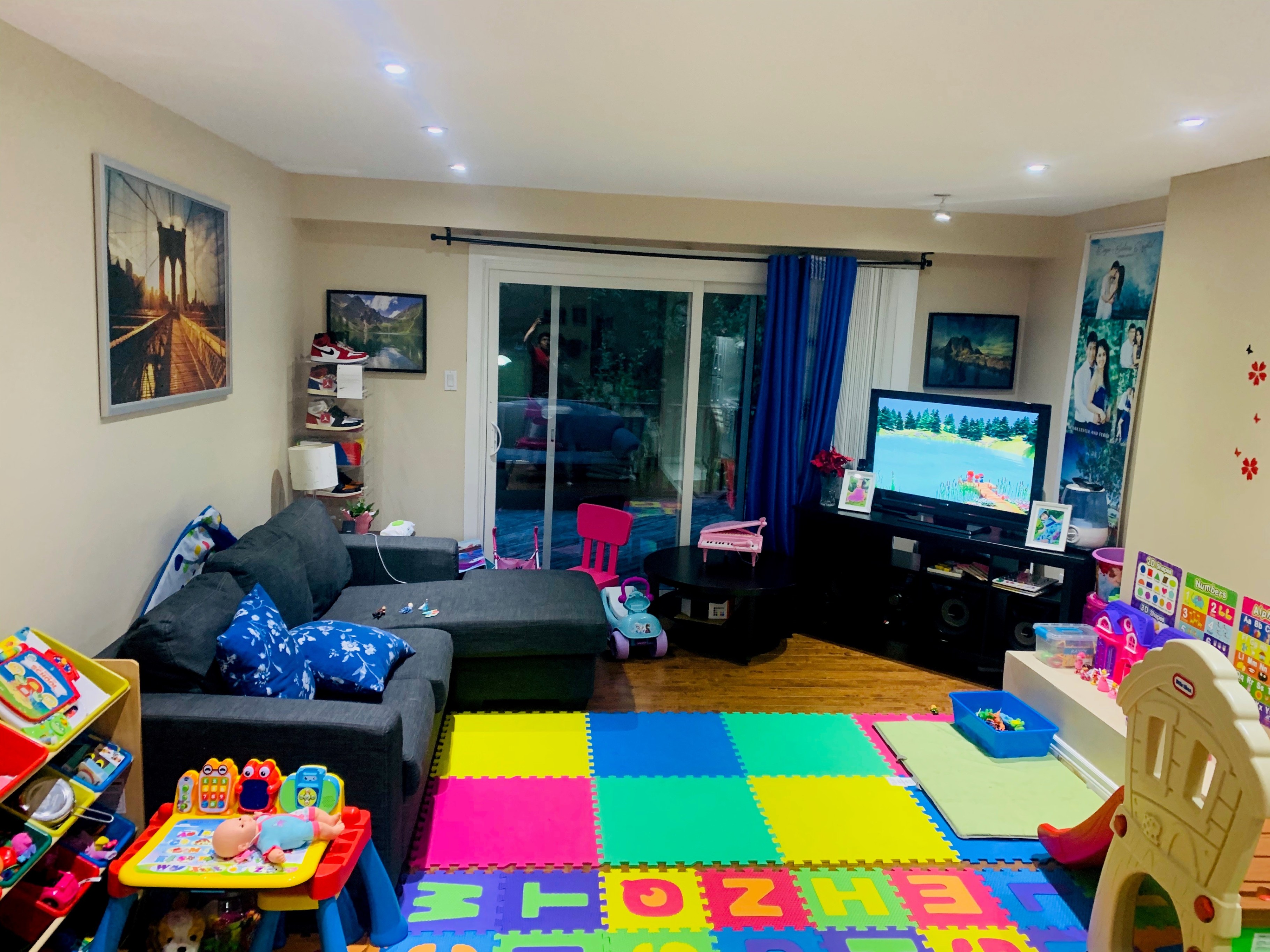 Bright 1-Bedroom Walkout Basement with Private Deck & Backyard - photo 2