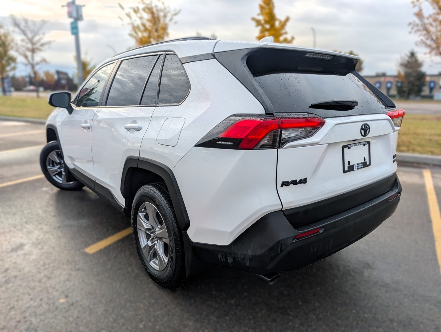 2024 Toyota RAV4 XLE - photo 4