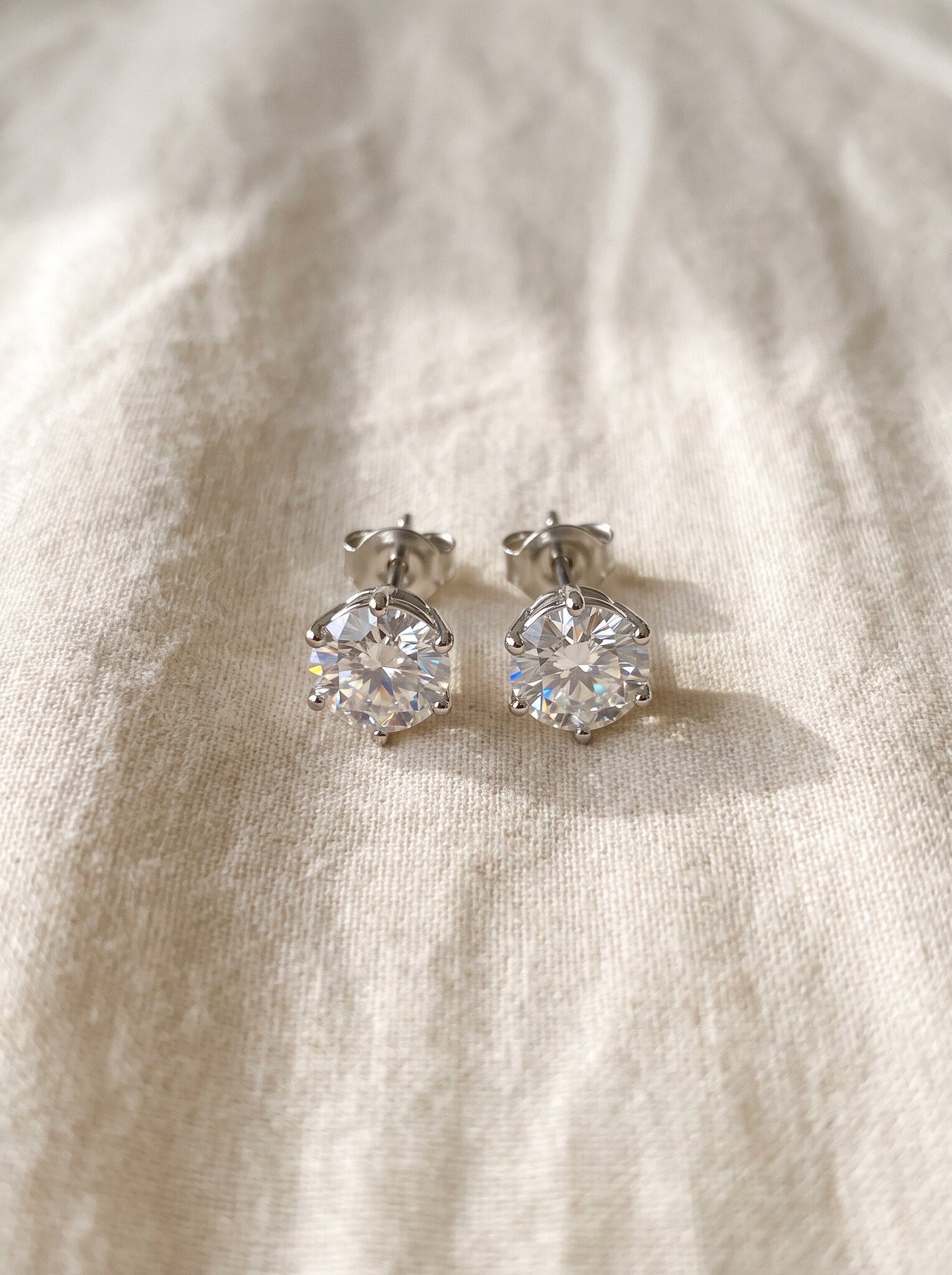moissanite stud earrings in light up box, gra cert - photo 3