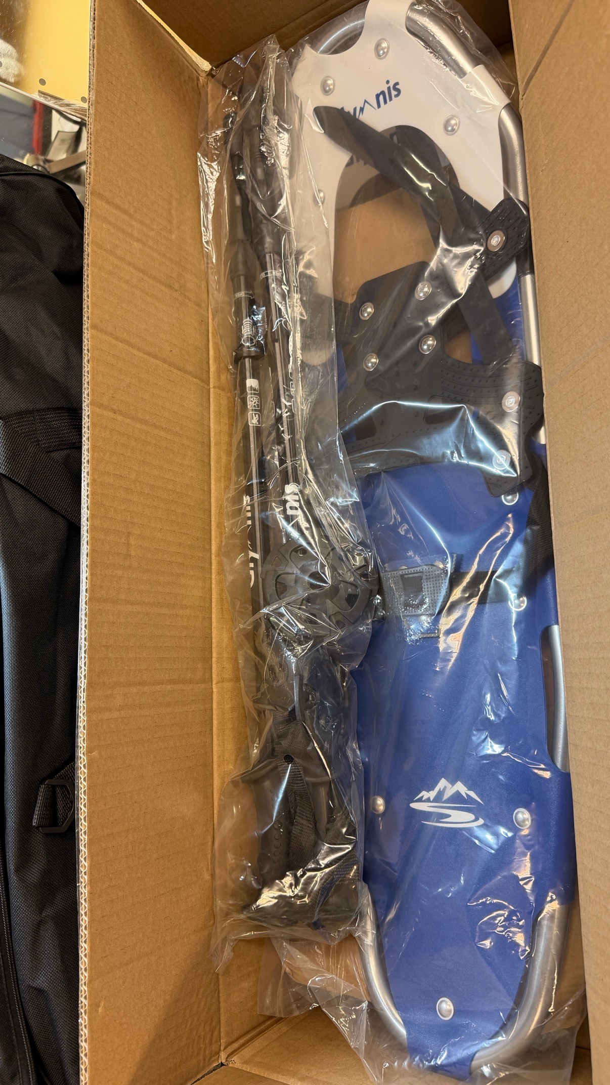 Glymnis Snowshoes 30" - Brand New with Poles & Carry Bag - photo 2