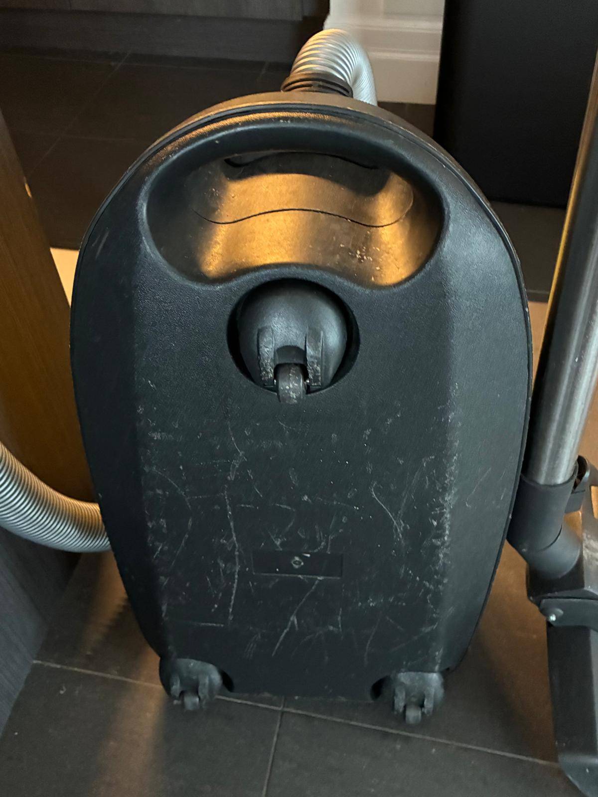 Miele Vacuum cleaner – C2 PowerLine - photo 4