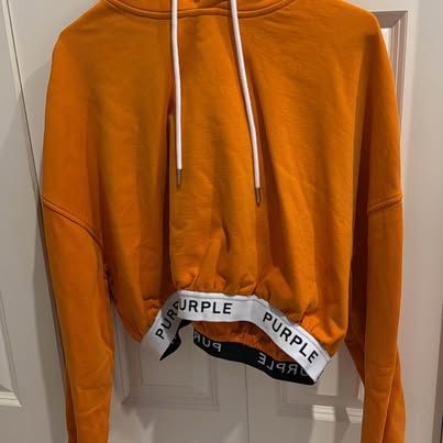 Men's clothing bundle - Roots pants + 2 tops - photo 3