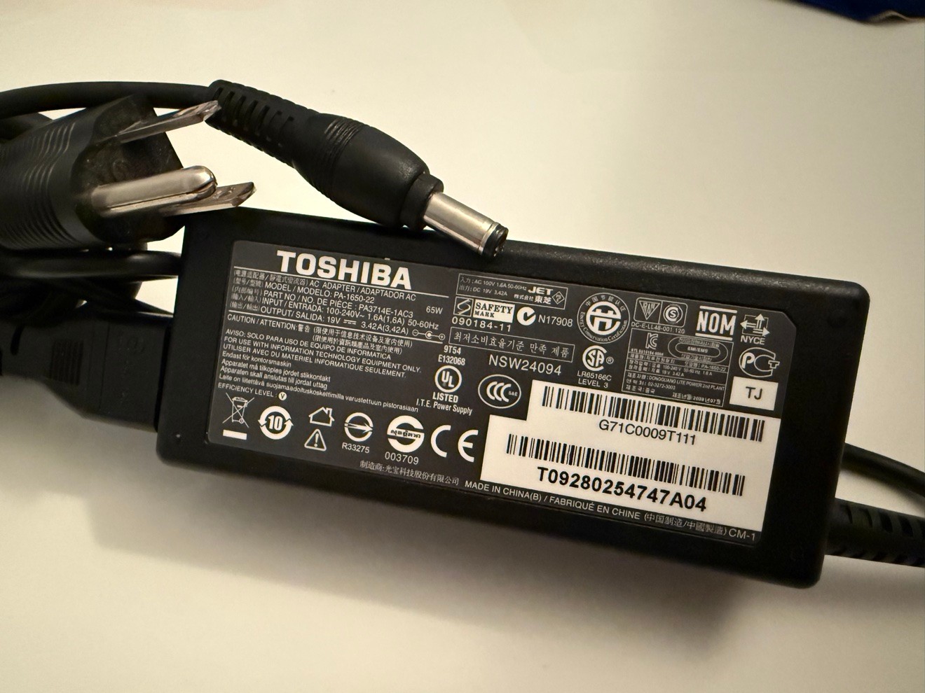 Toshiba 65W Laptop AC Adapter (PA3714E-1AC3) - 19V 3.42A