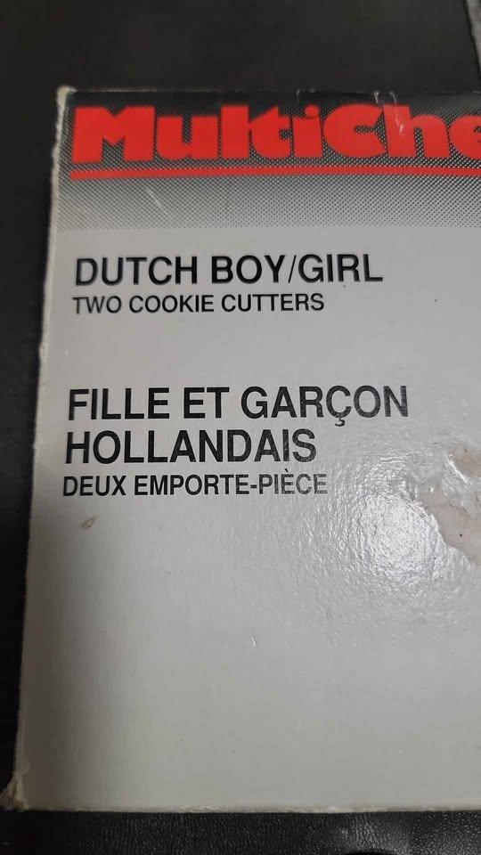 Vintage new old stock Dutch boy Girl cookie cutters metal Amish - photo 2
