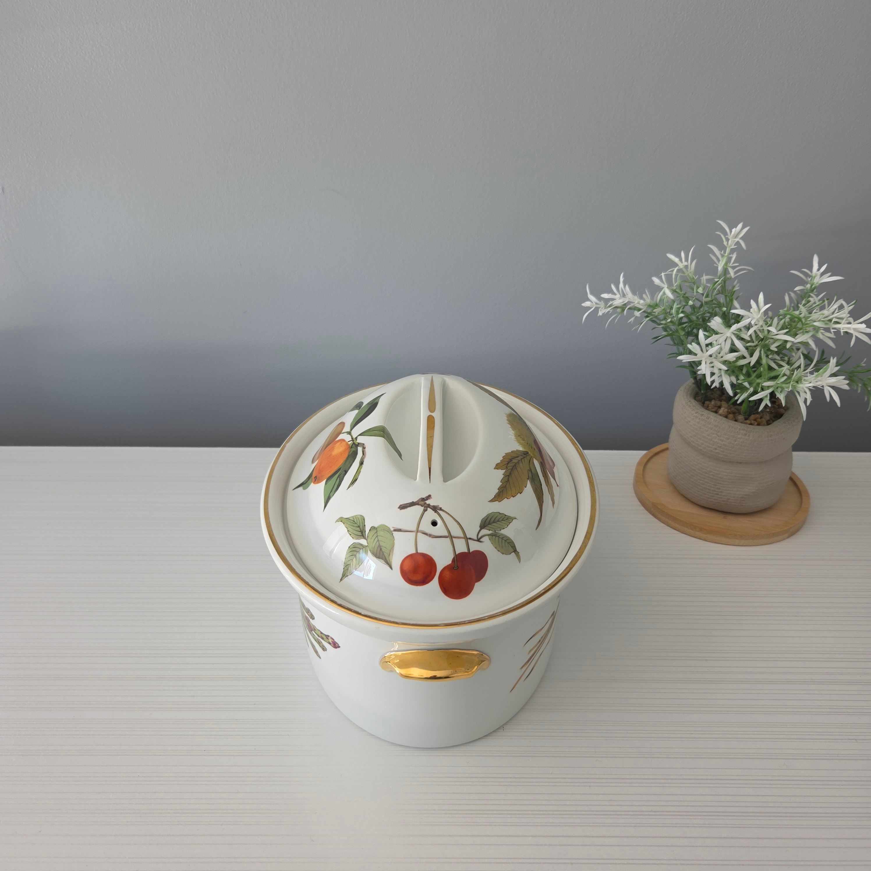 Royal Worcester Evesham Gold Oval Casserole - Pre-Loved! ✨ - photo 2