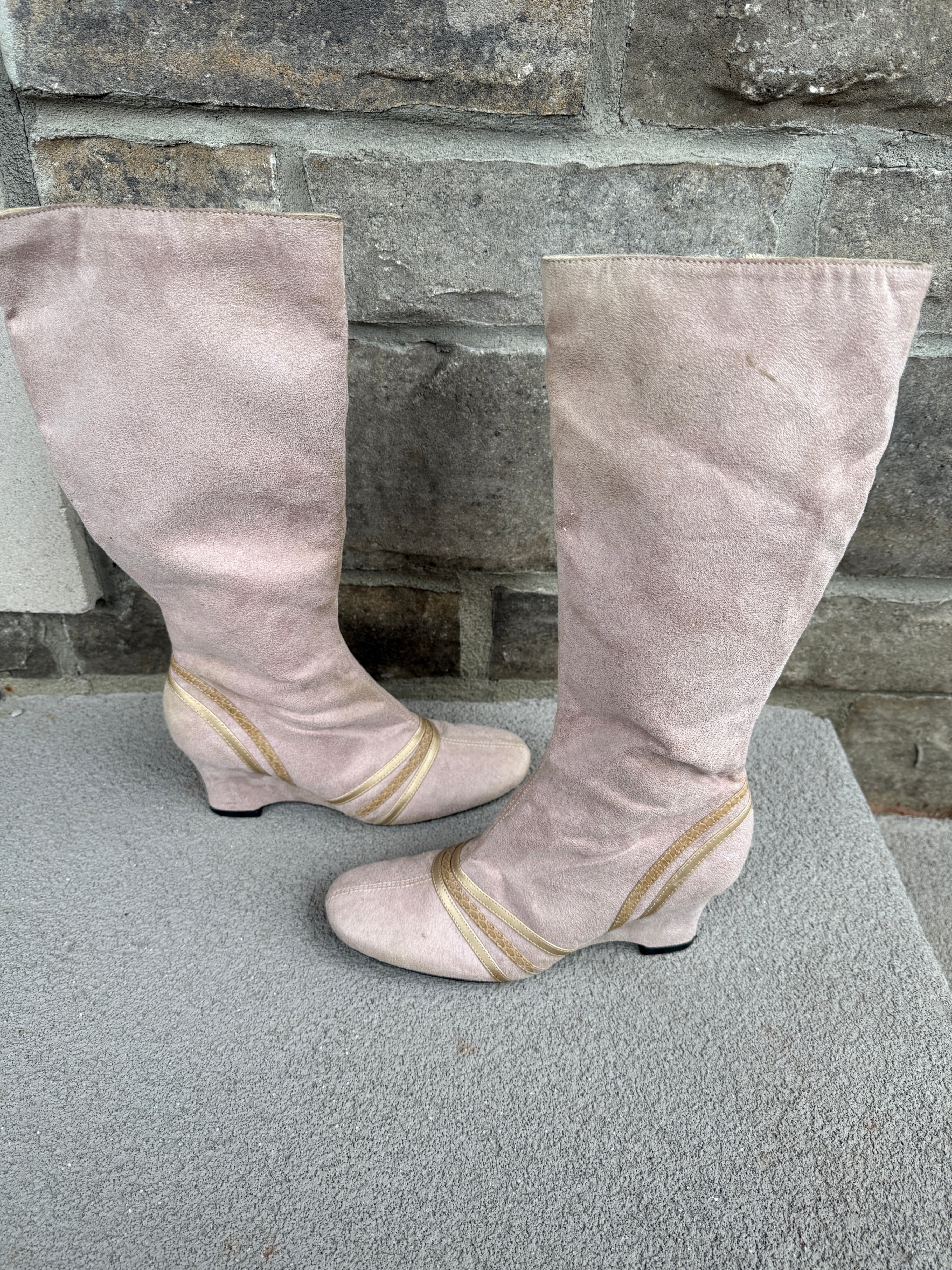 Vintage Y2K Predictions Faux Suede Wedge Boots Taupe Size 8.5 - photo 2