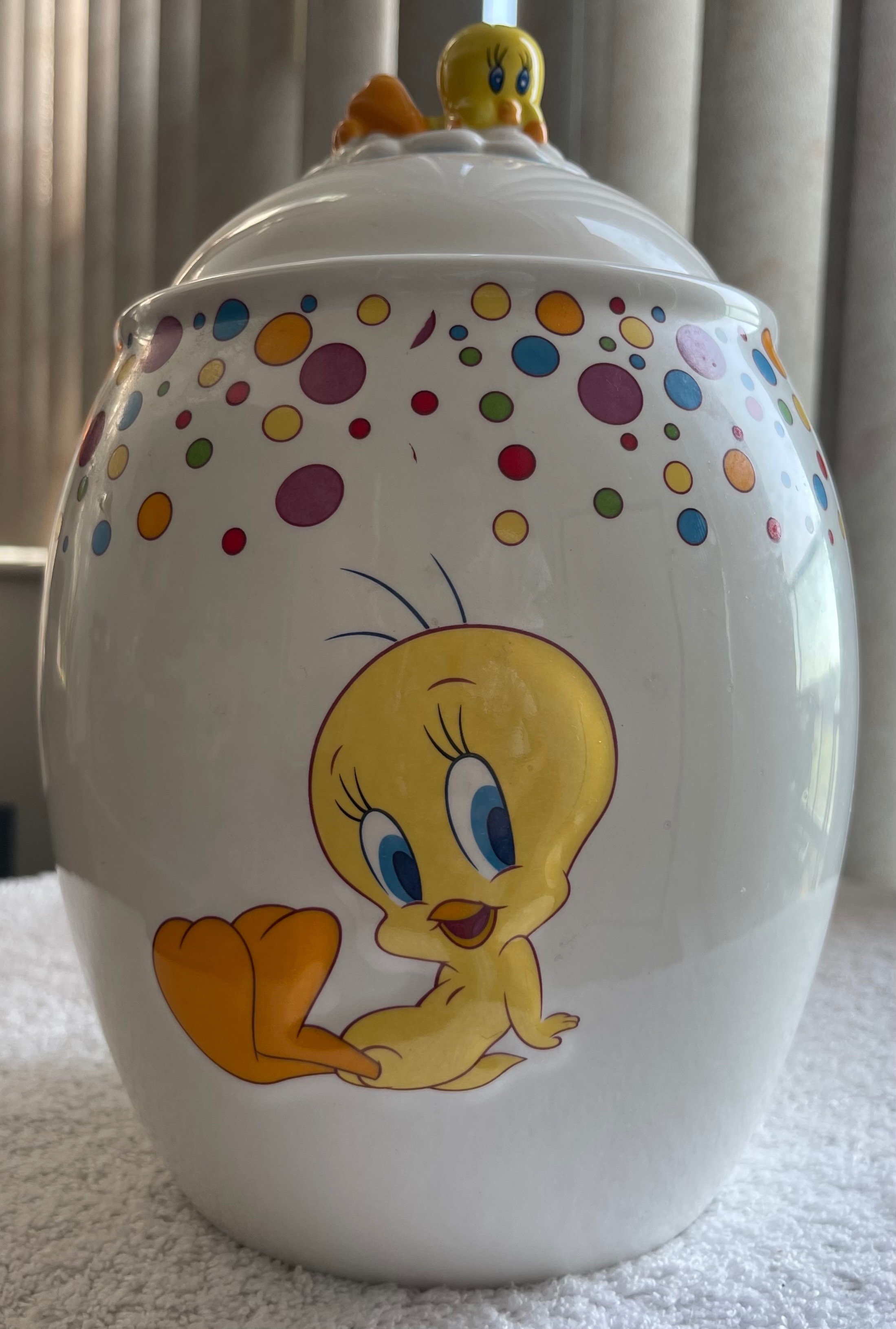 2007 Warner Bros Tweety Bird 3D Embossed Ceramic Cookie Jar