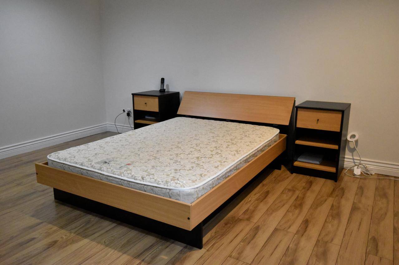 Full‑Sized Bed+Mattress+Two Nightstands - Excellet Condition!