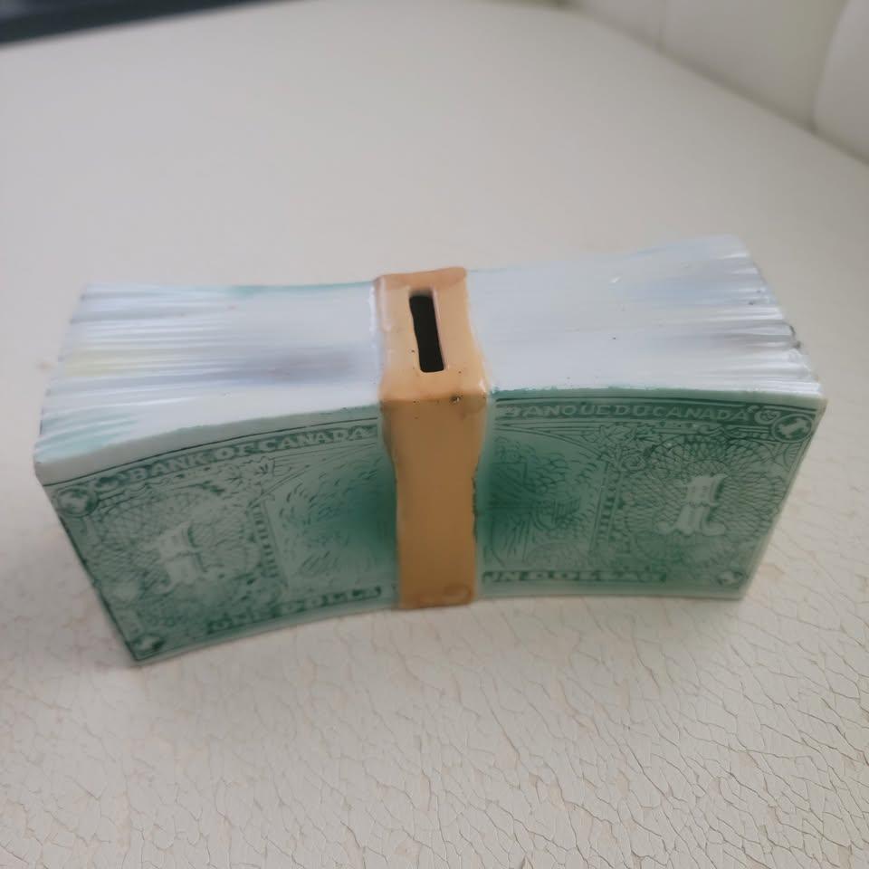 Vintage Bank of Canada Bill Stack Ceramic Coin Bank Sheffield - photo 2