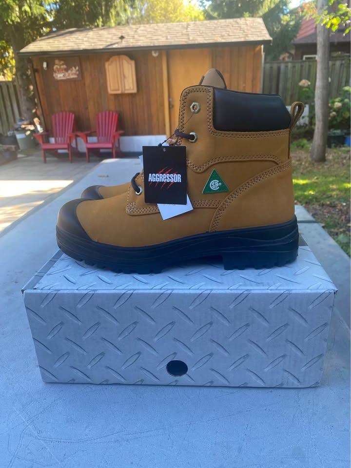 Steel toed boots mens aggressor (size 9.5)