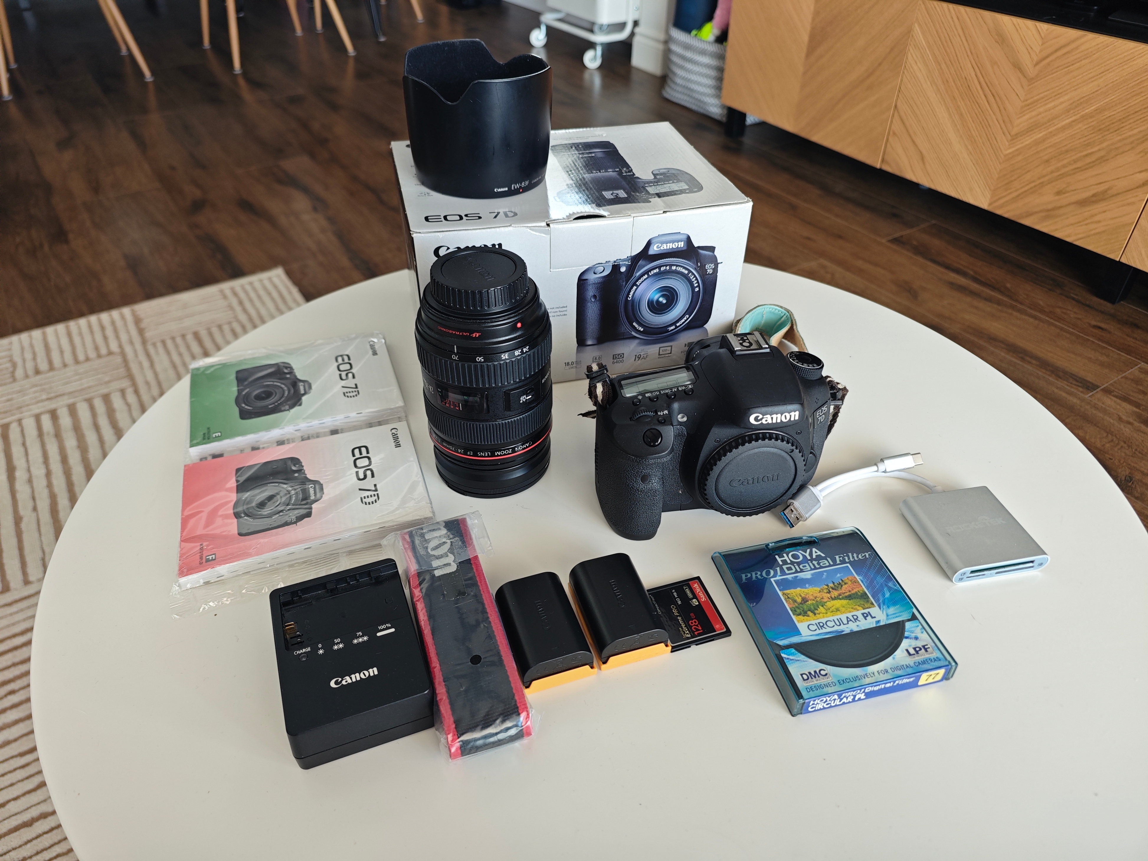Canon EOS 7D Body (Lens sold) + Accessory Set