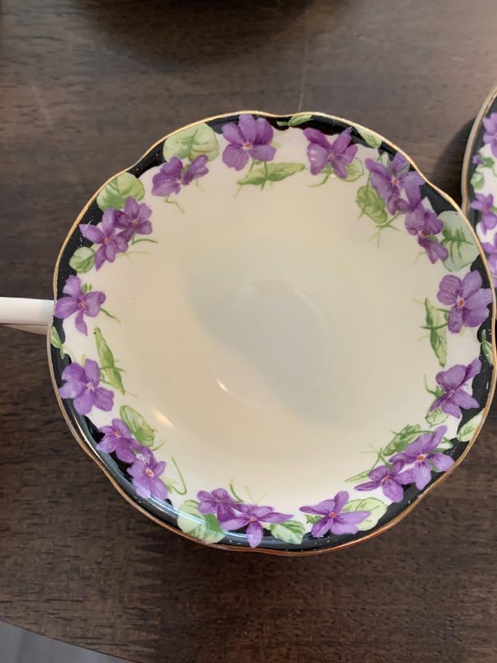 Royal Doulton Violet Teacup and Saucer - photo 3