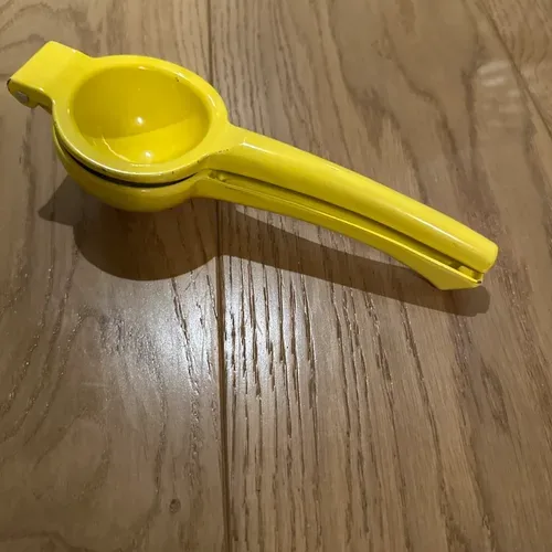 Yellow Handheld Citrus Juicer - photo 2