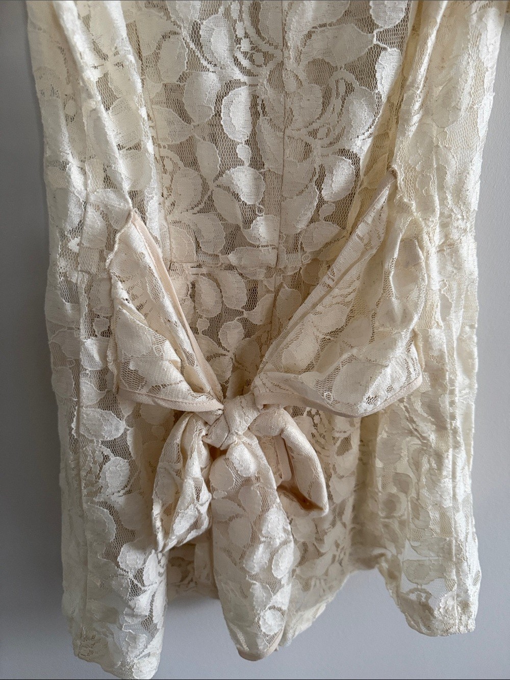 NWT Cream Floral Lace Short-Sleeve Romper - photo 4