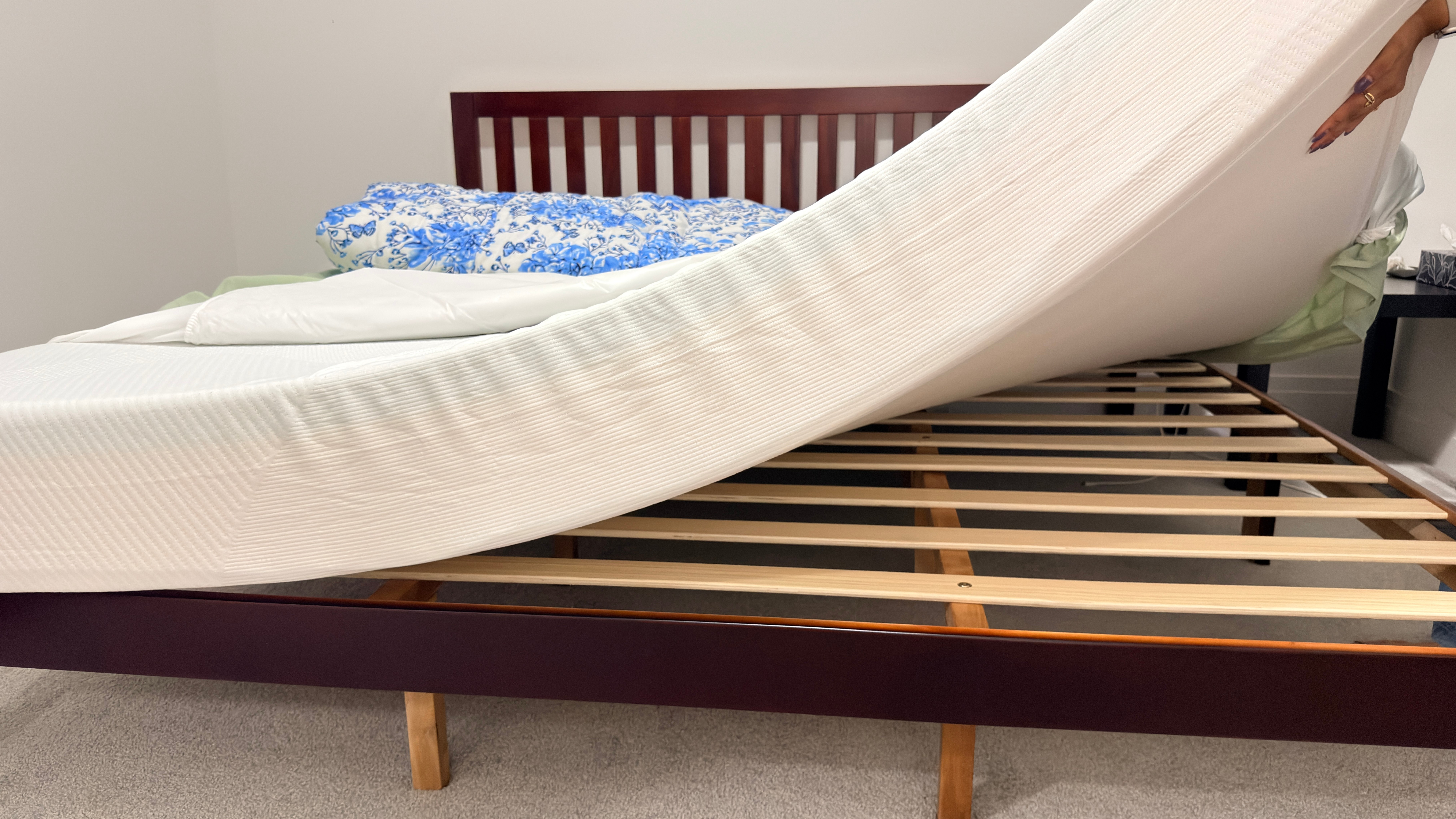 1 year old King-size dark wood bed + mattress - photo 3