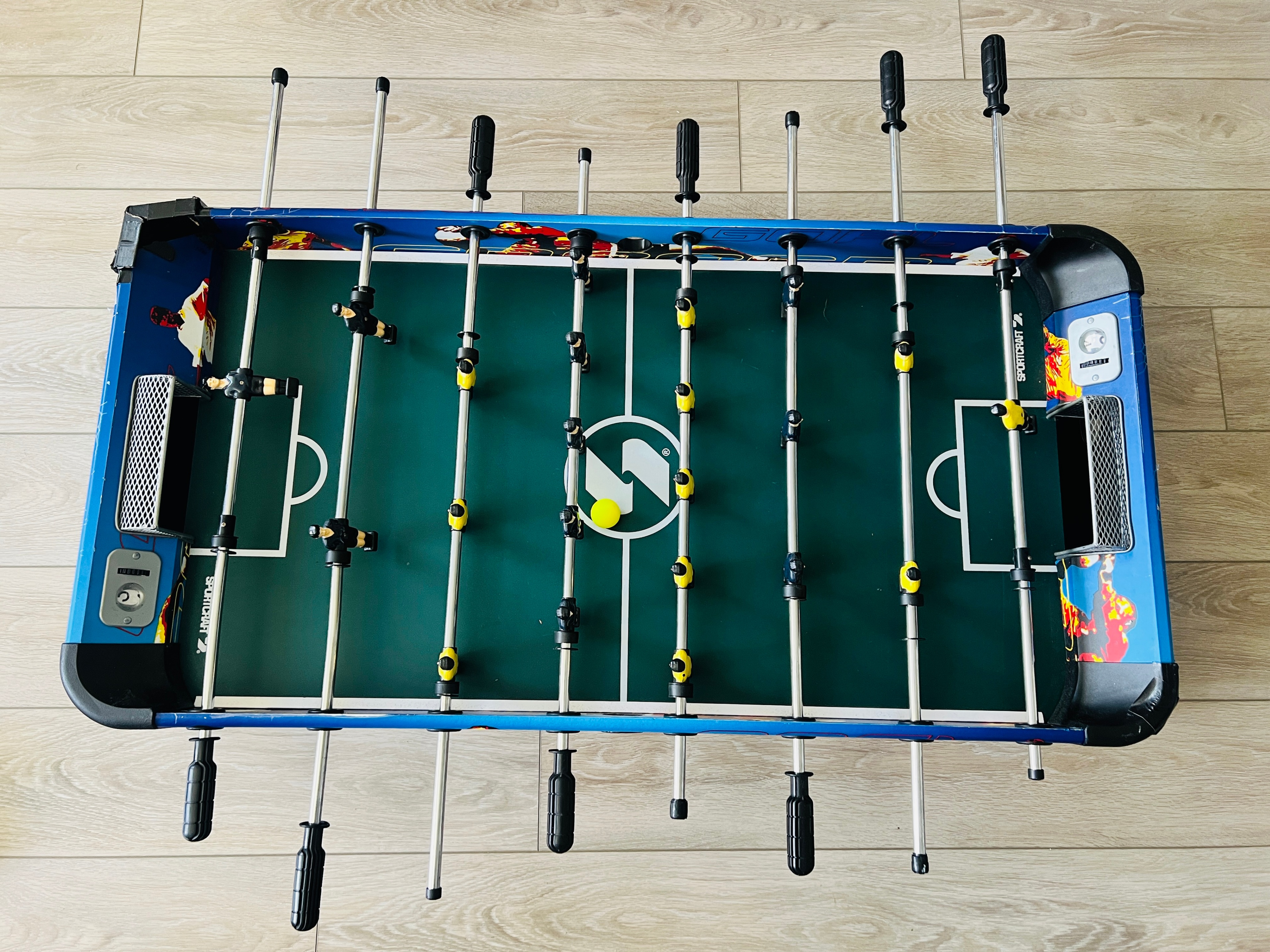 Tabletop foosball / soccer game 4ft x 2ft - photo 2