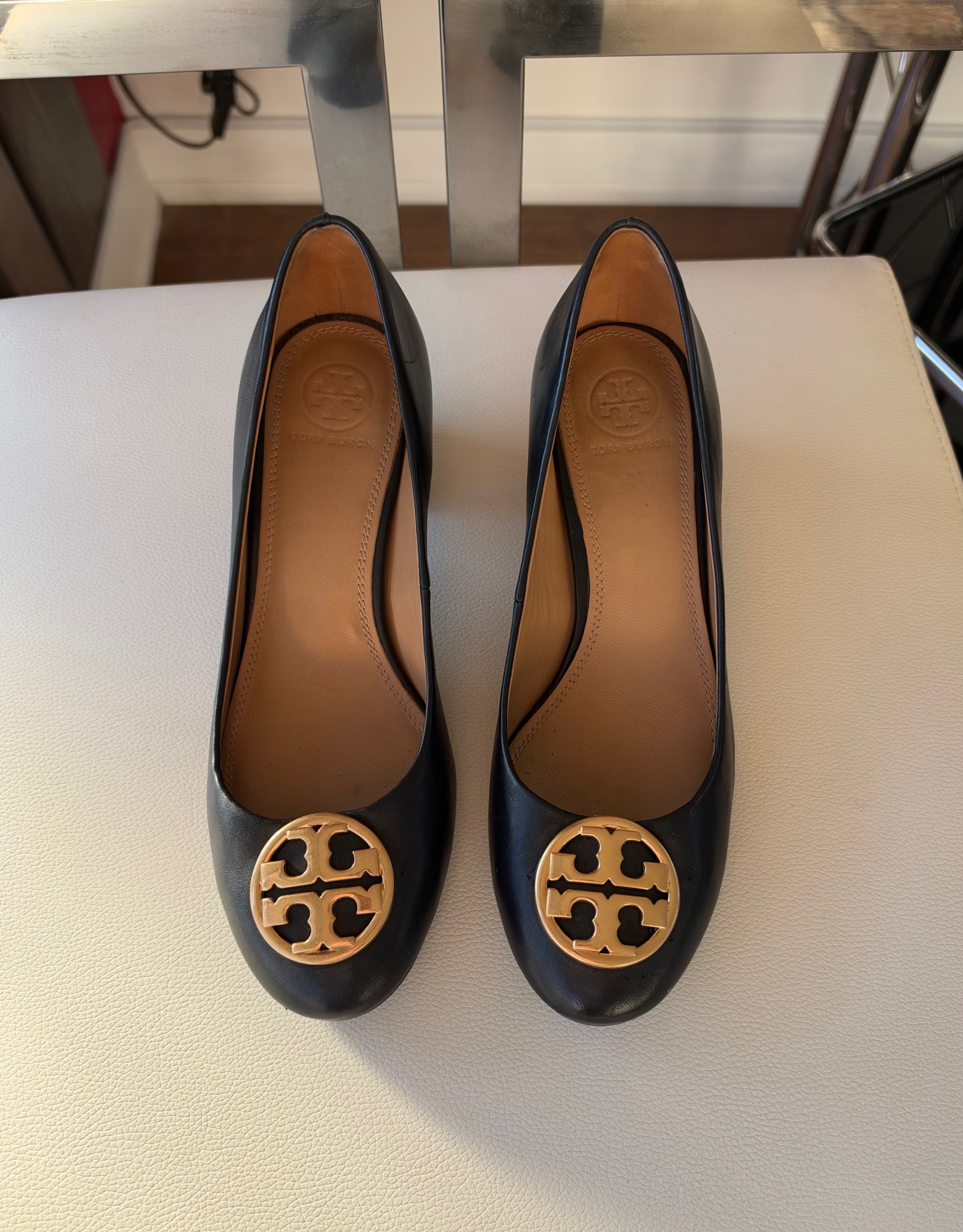 Tory Burch Chelsea Black Leather Pumps - Size 6.5, Like New