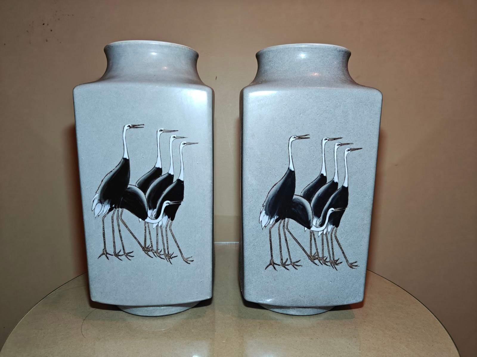 Pair of Vintage "Made in Hong Kong" Square Crane Vases - photo 2