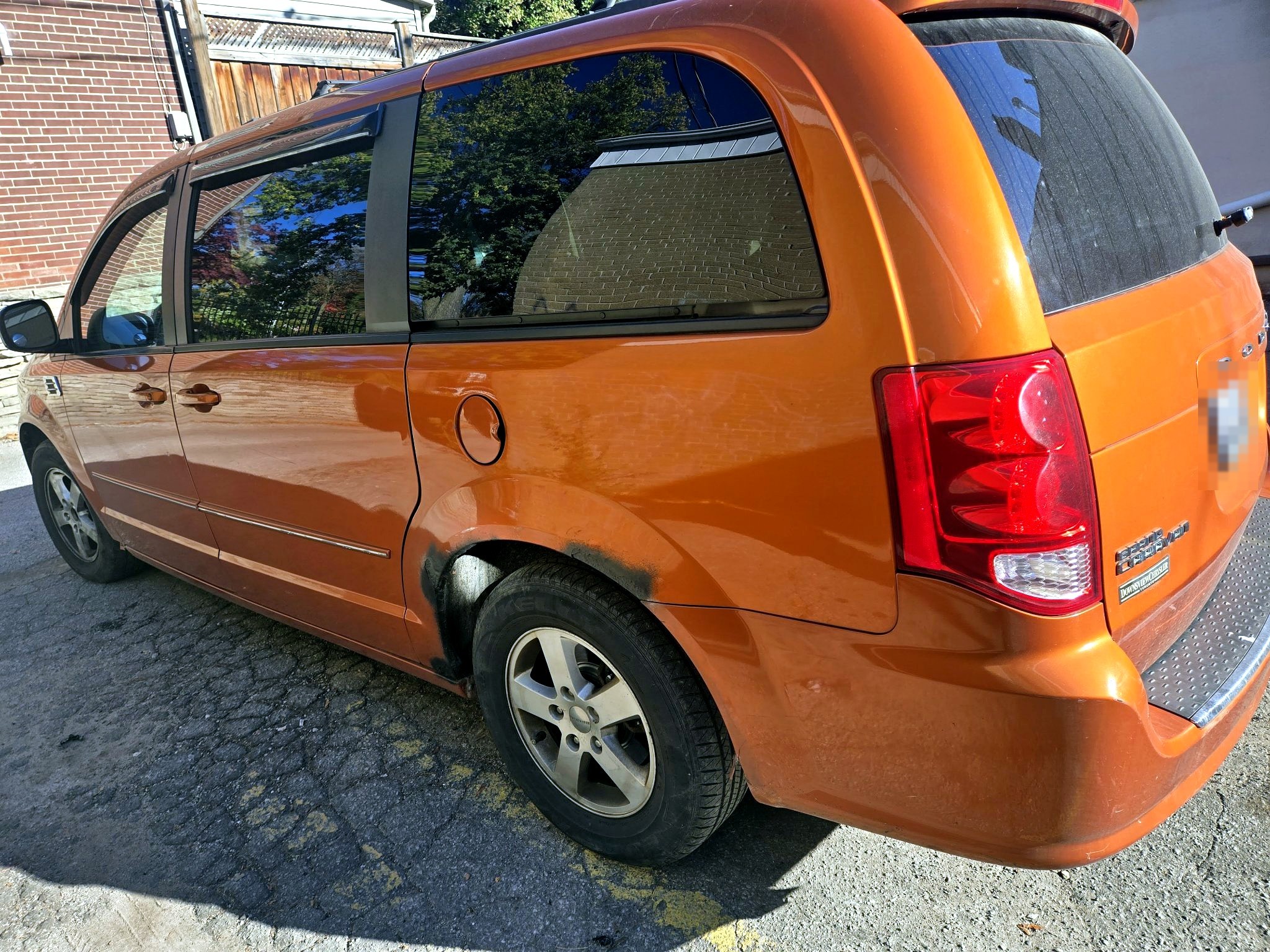 2011 Dodge Grand Caravan Crew – 160,000 km – Mango Tango Pearl - photo 4
