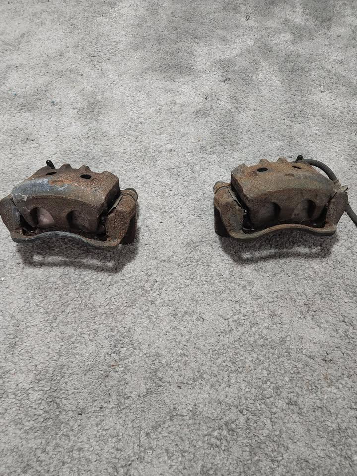 Subaru GC8 WRX OEM Front Dual-Piston Brake Calipers - photo 2