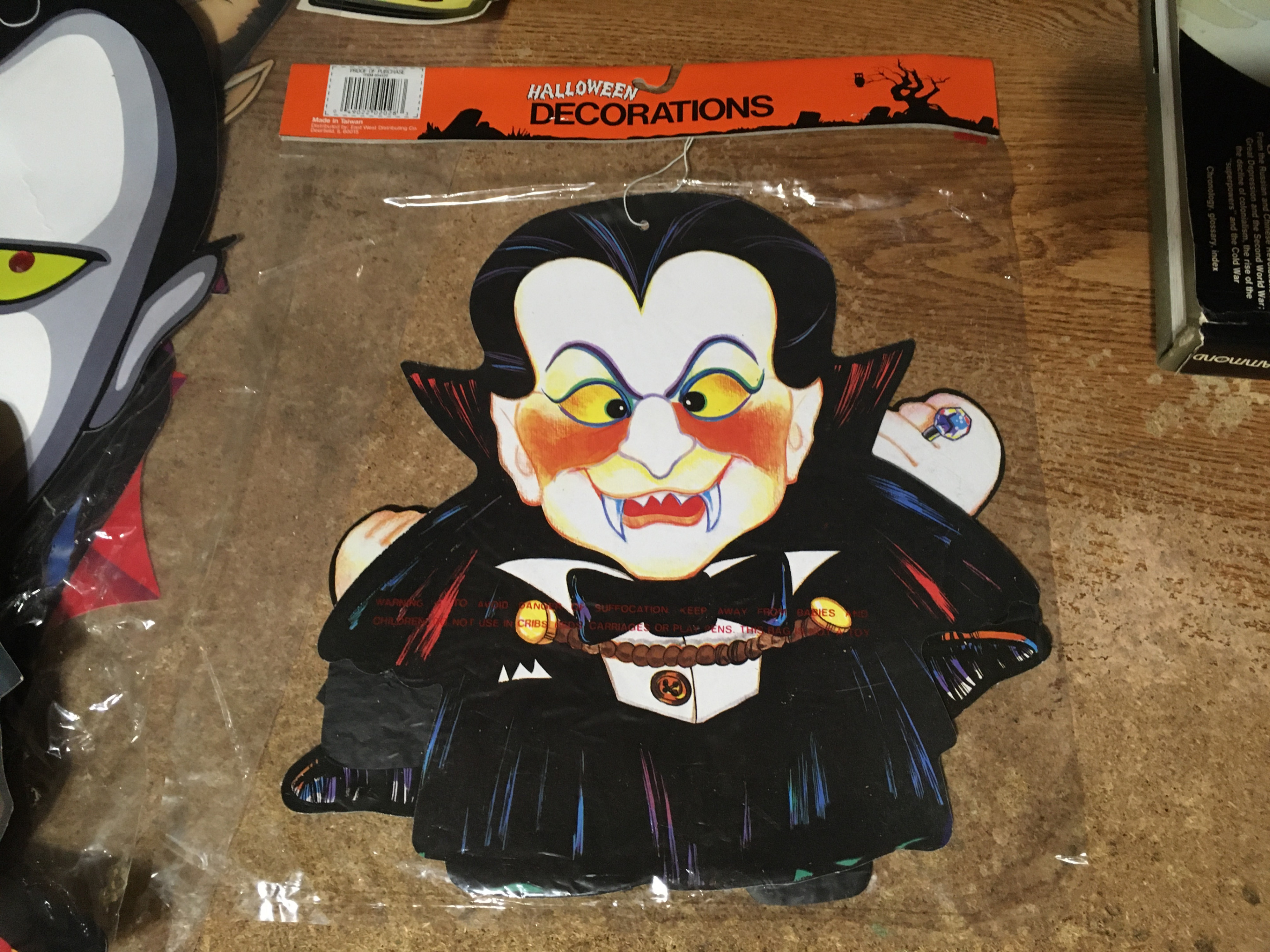 LOT OF 6 CUTOUT WINDOW FIGURES DRACULA VAMPIRE BEISTLE EUREKA 36 - photo 5